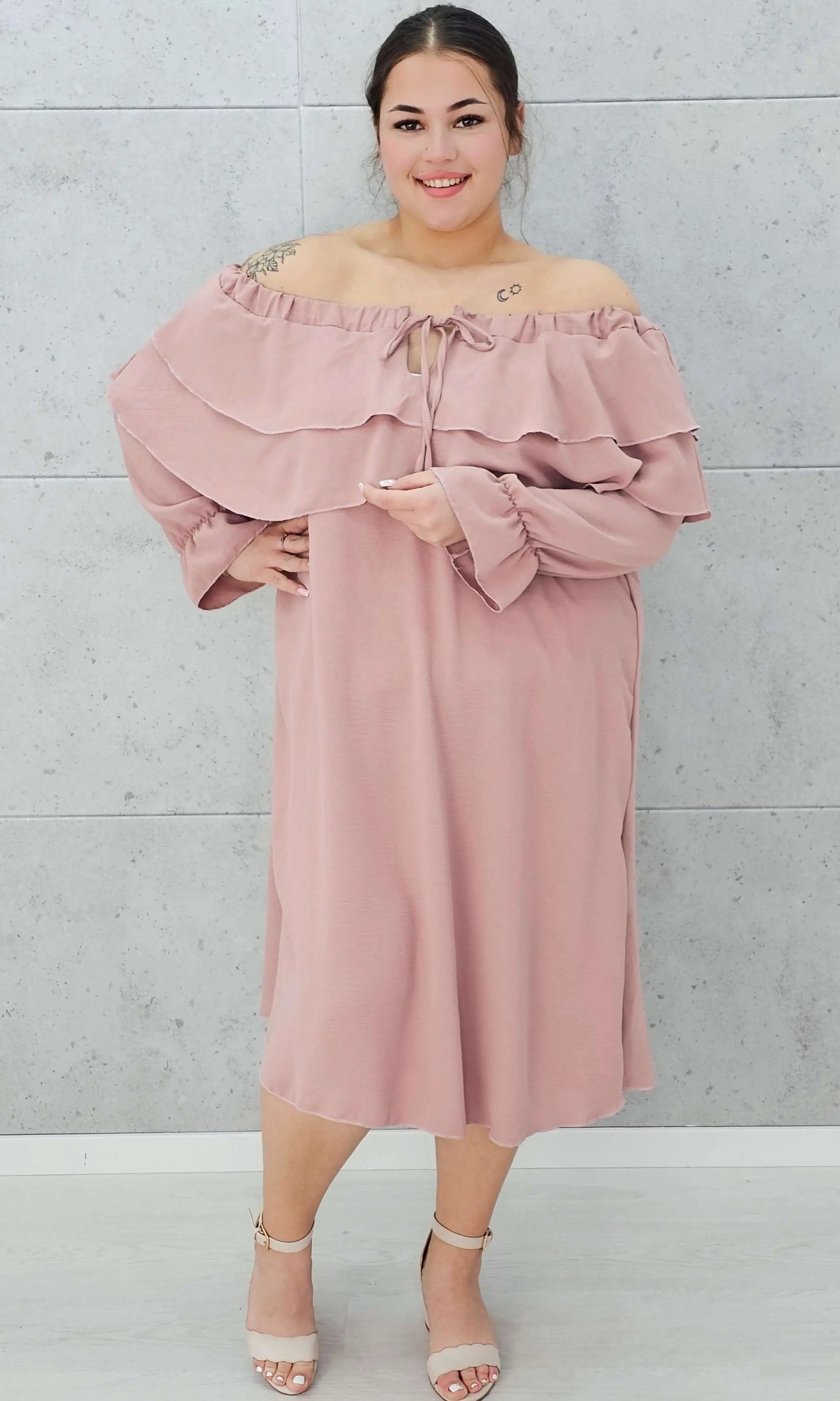 Pudrowa sukienka hiszpanka Stylowa XL