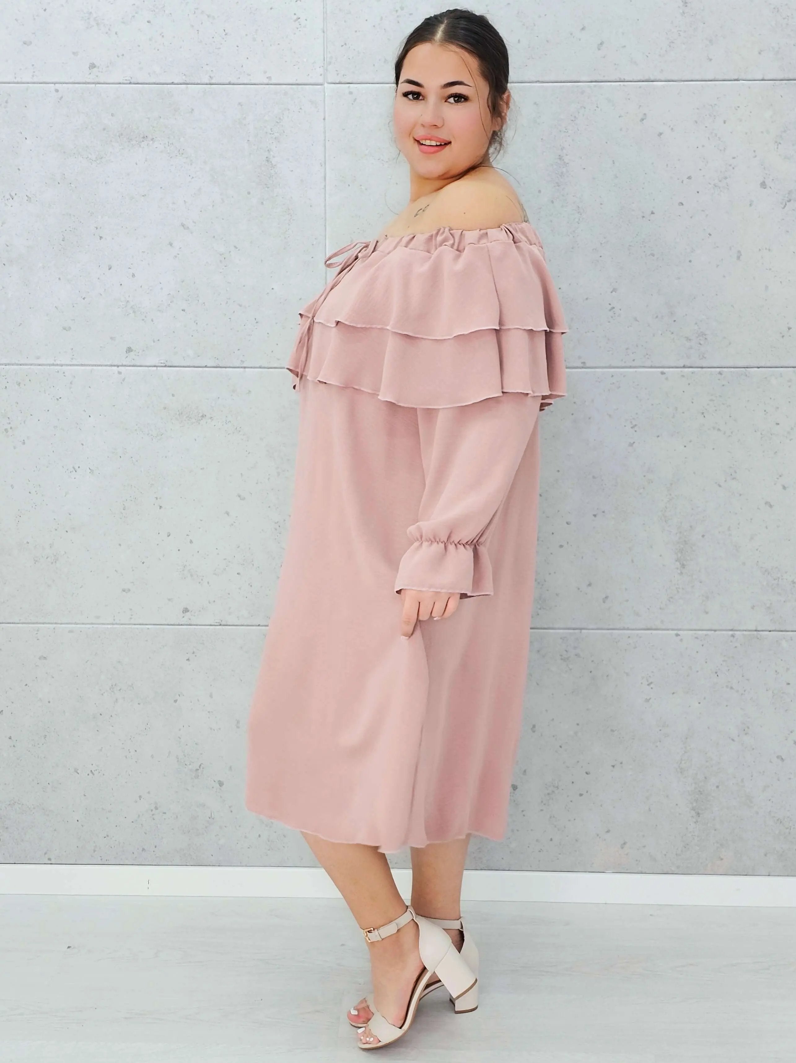 Pudrowa sukienka hiszpanka Stylowa XL