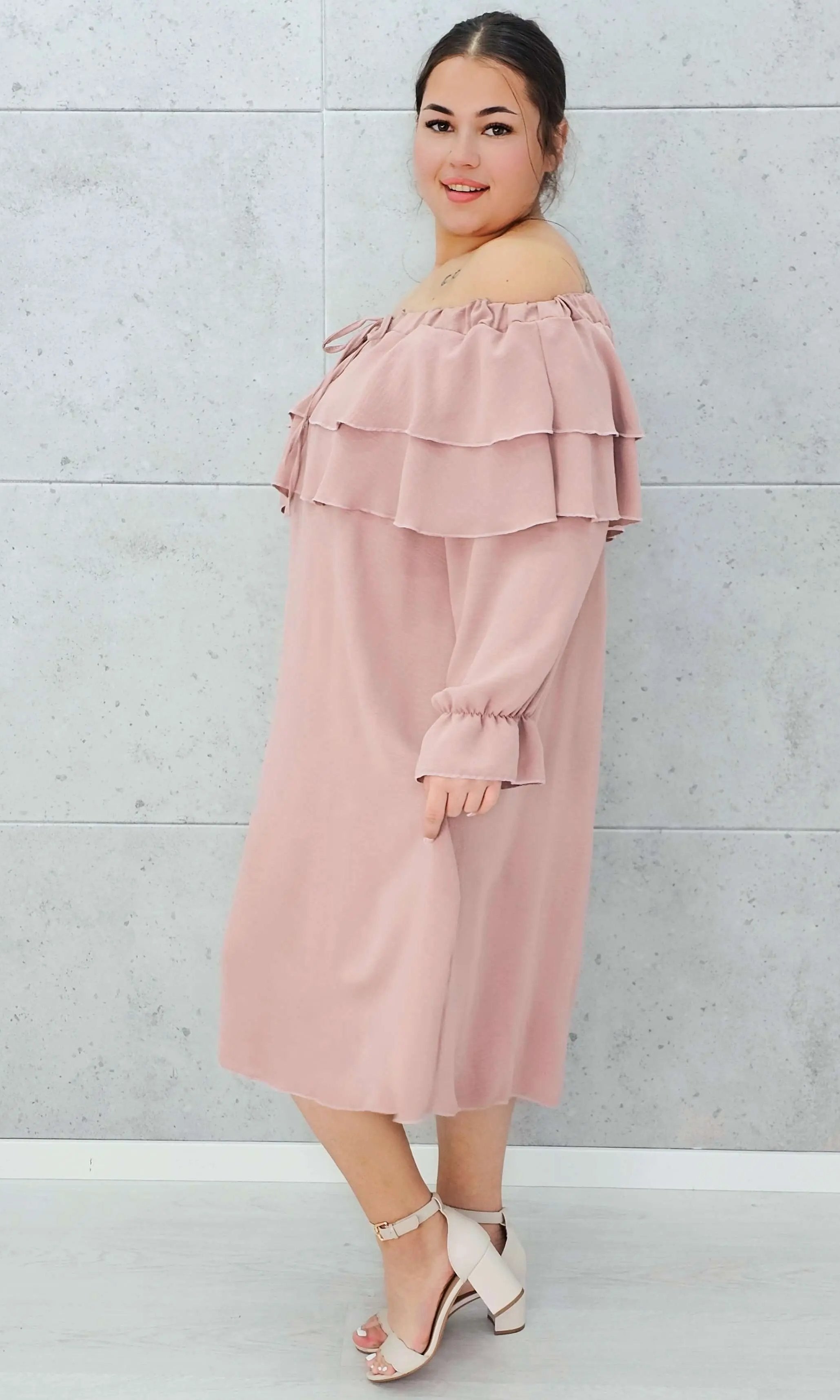 Pudrowa sukienka hiszpanka Stylowa XL