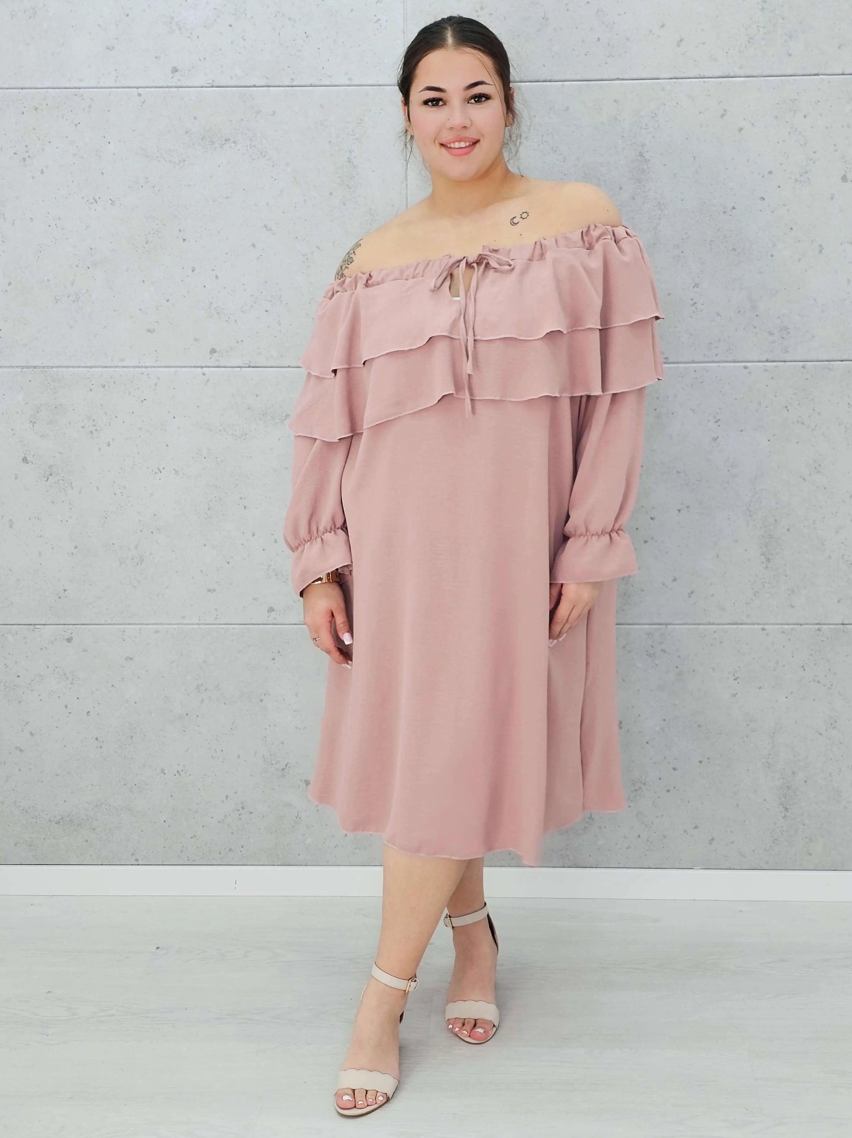 Pudrowa sukienka hiszpanka Stylowa XL