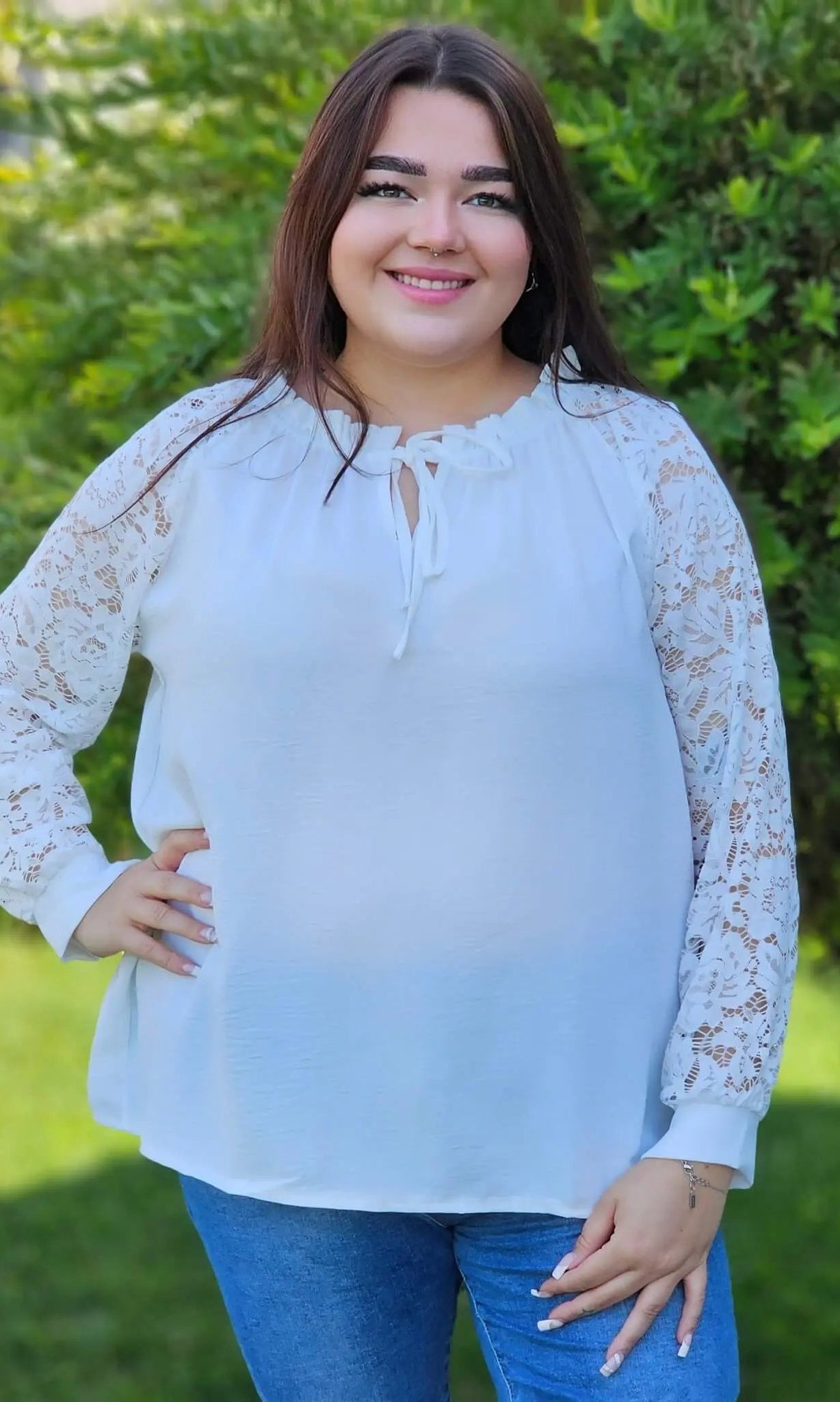 Romantyczna biała bluzka z koronkowymi rękawami - biel Stylowa XL