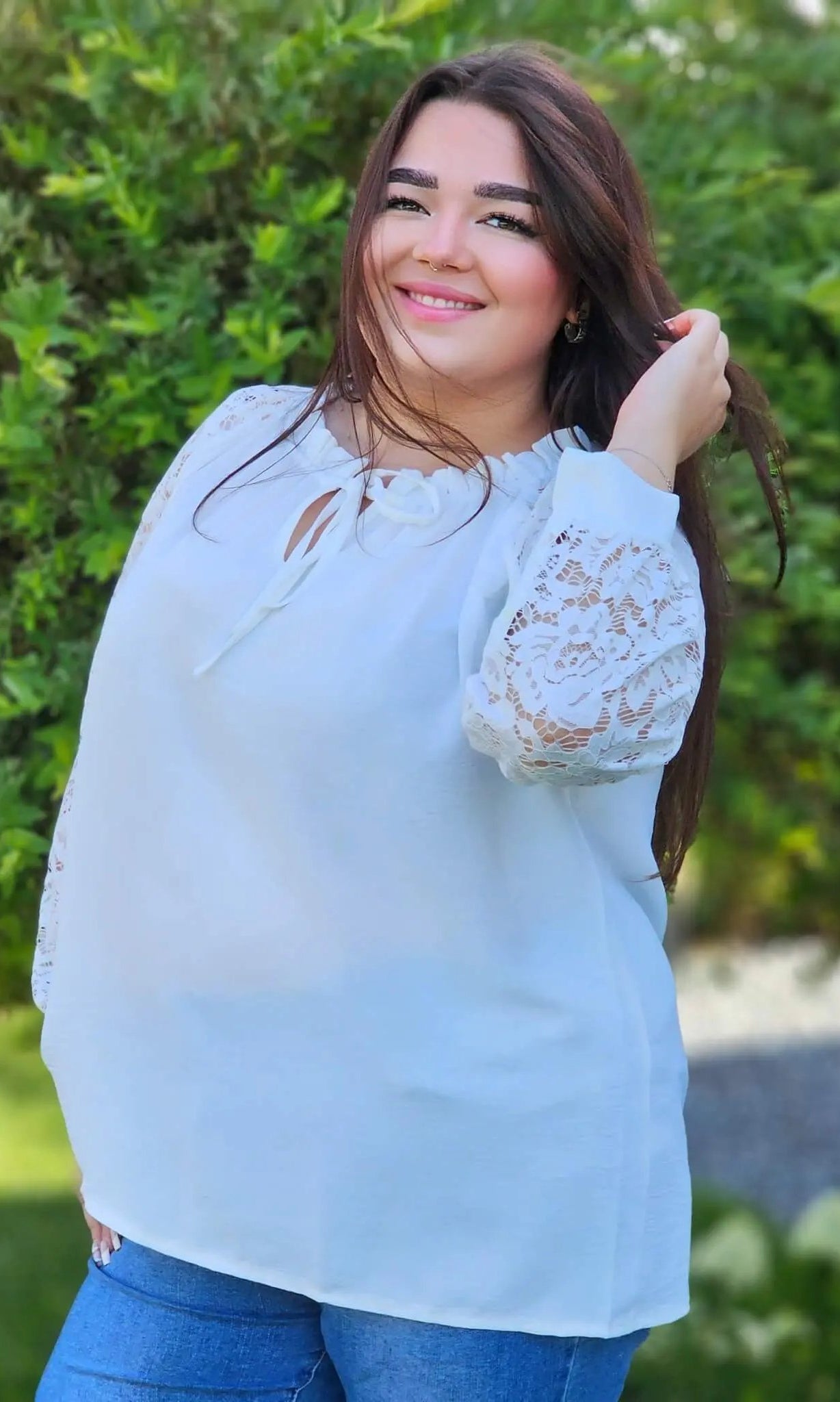 Romantyczna biała bluzka z koronkowymi rękawami - biel Stylowa XL