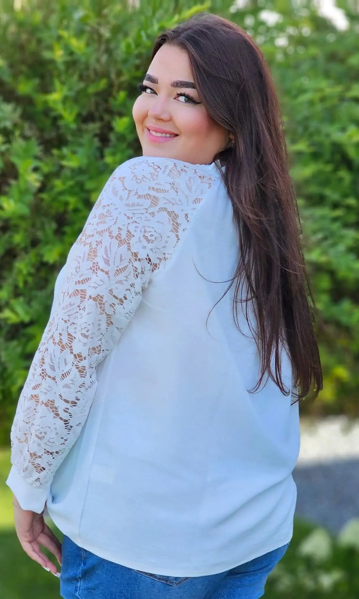 Romantyczna biała bluzka z koronkowymi rękawami - biel Stylowa XL