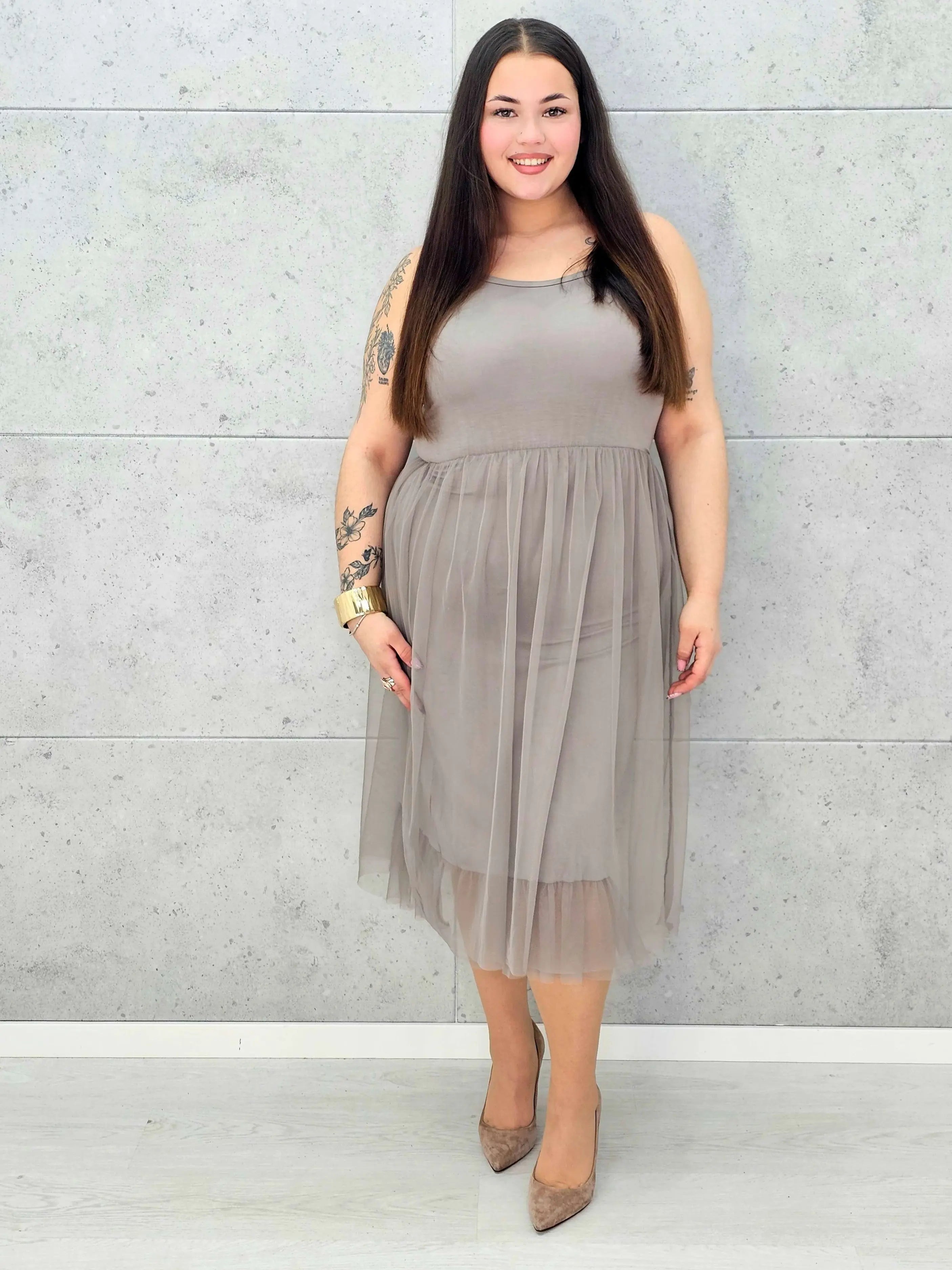 Romantyczna halka plus size w pastelowym odcieniu ciemnego beżu Stylowa XL