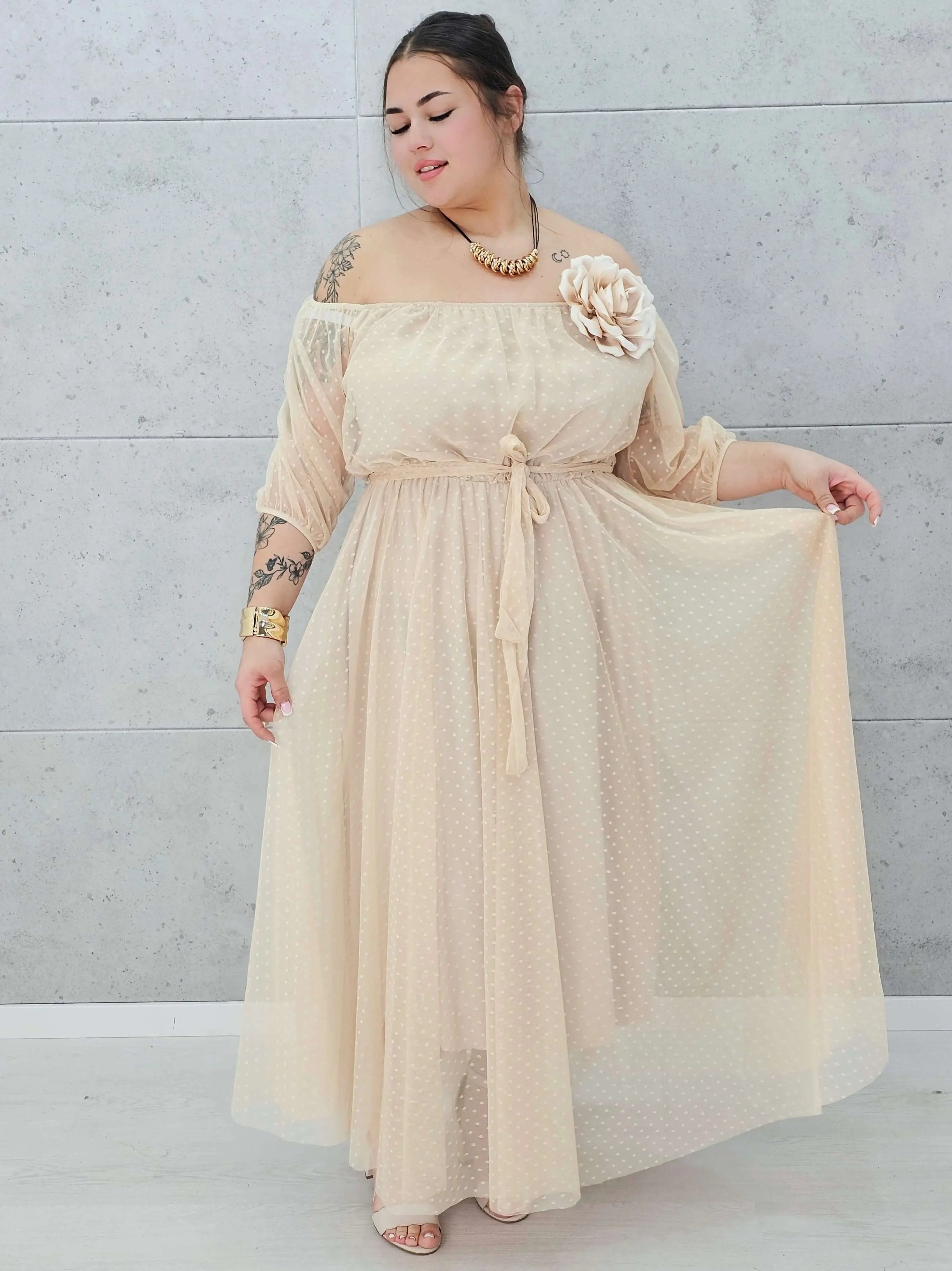 Romantyczna sukienka tiulowa z kwiatem Stylowa XL