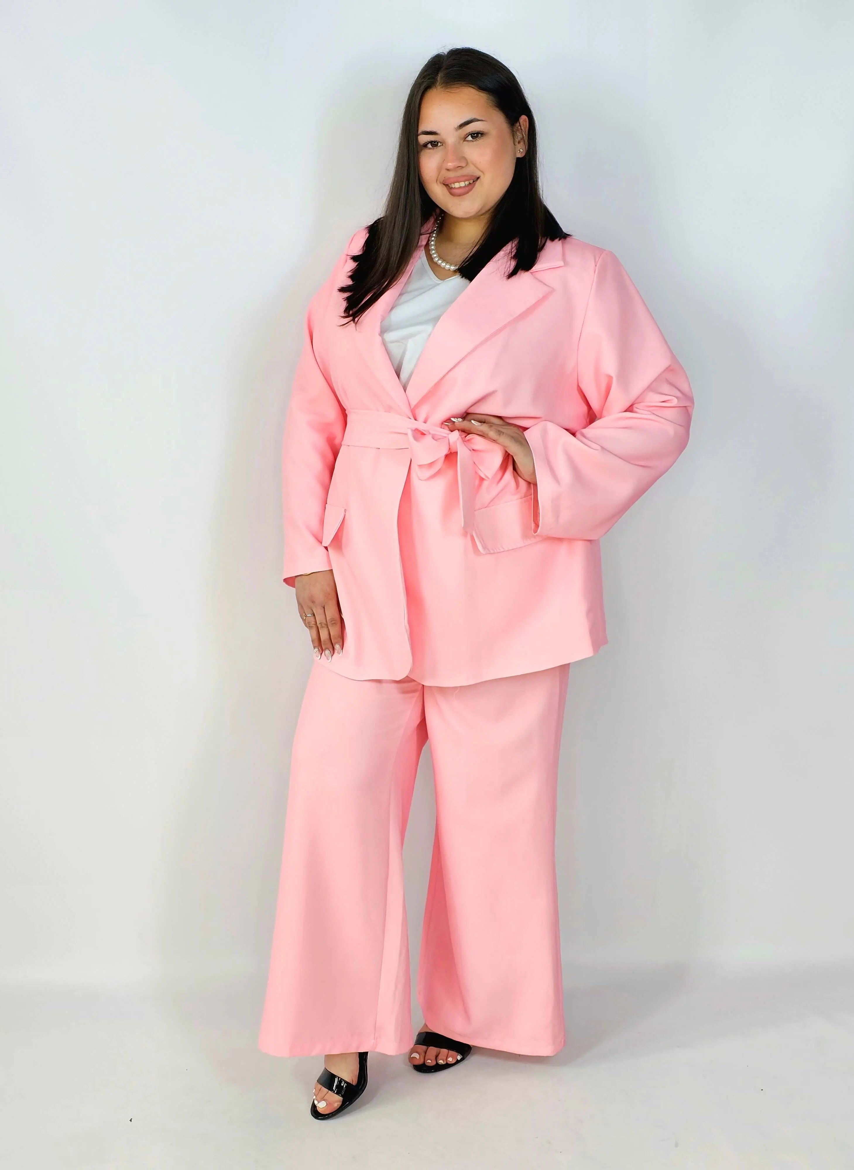 Różowy Komplet Plus Size StylowaXL – Kobieca Elegancja z Nutą Odwagi Stylowa XL