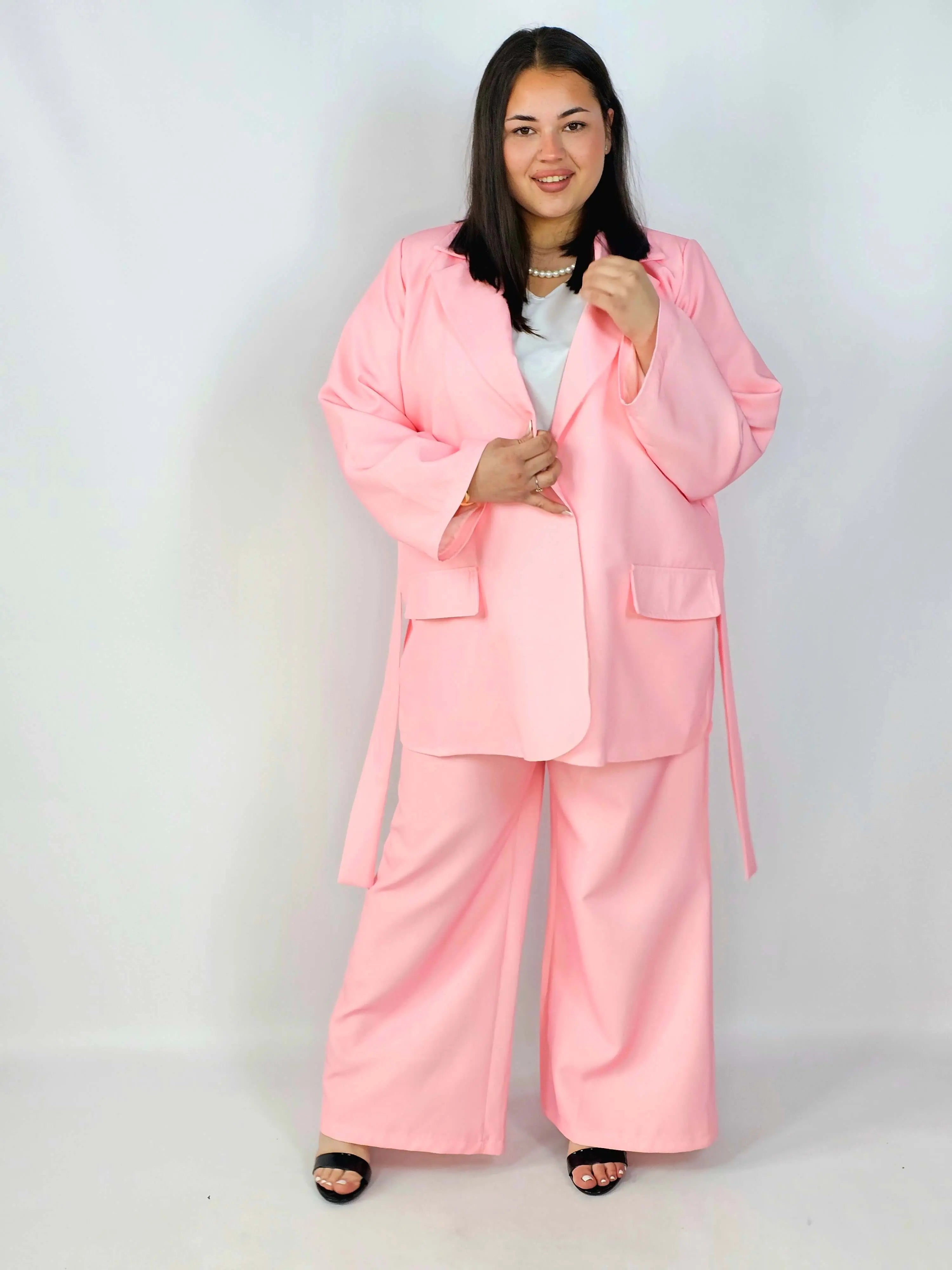 Różowy Komplet Plus Size StylowaXL – Kobieca Elegancja z Nutą Odwagi Stylowa XL