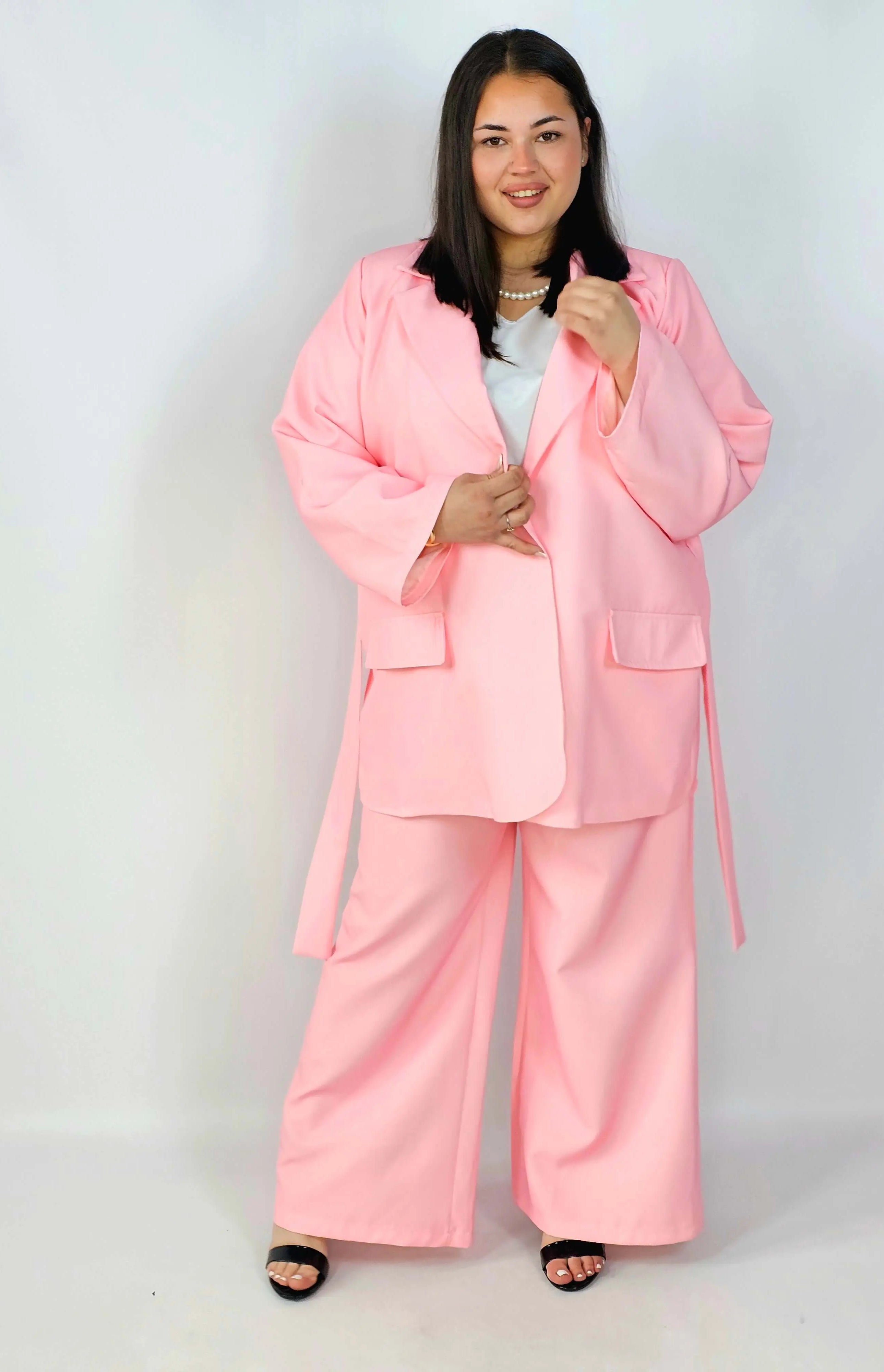 Różowy Komplet Plus Size StylowaXL – Kobieca Elegancja z Nutą Odwagi Stylowa XL