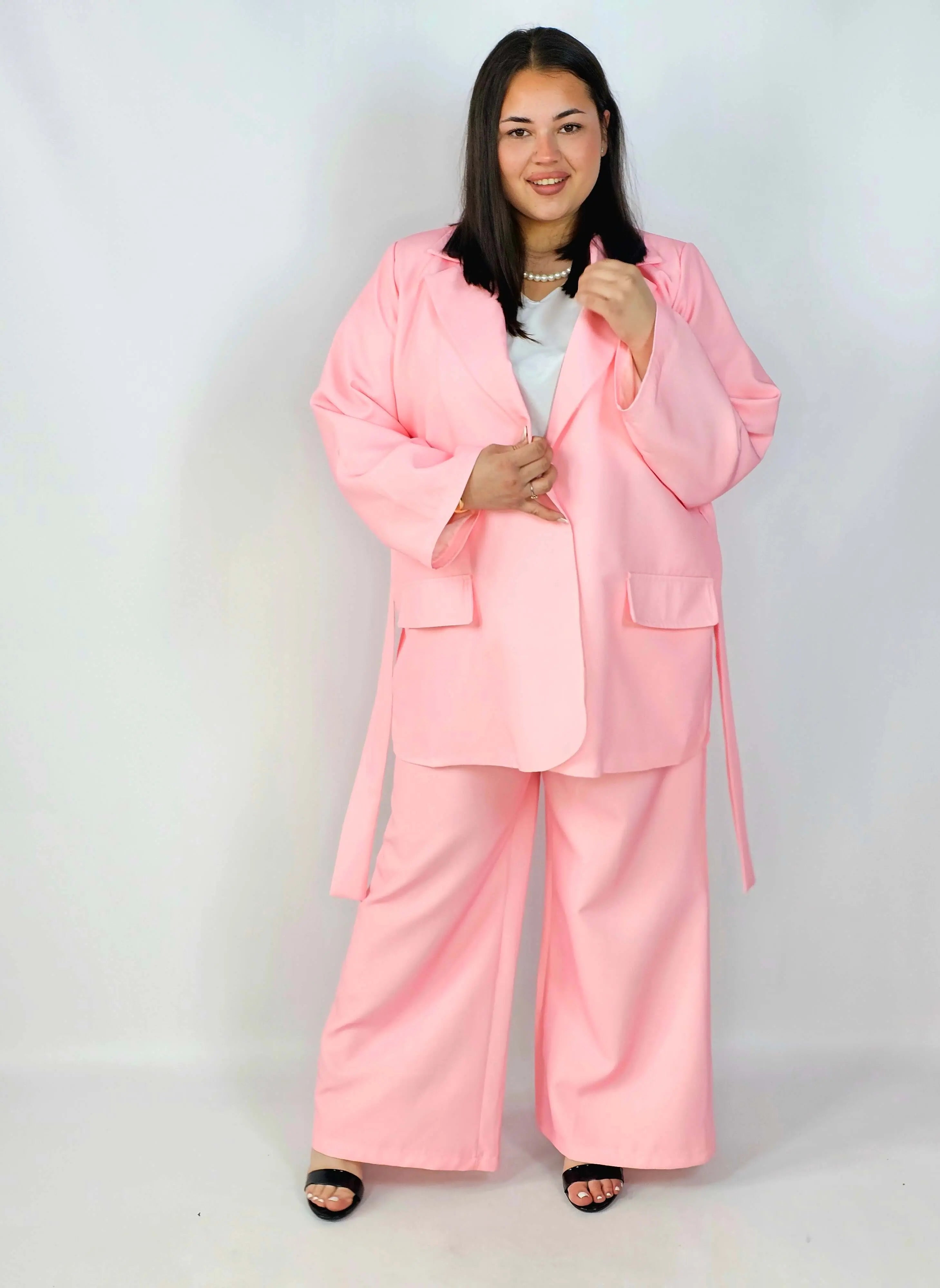 Różowy Komplet Plus Size StylowaXL – Kobieca Elegancja z Nutą Odwagi Stylowa XL