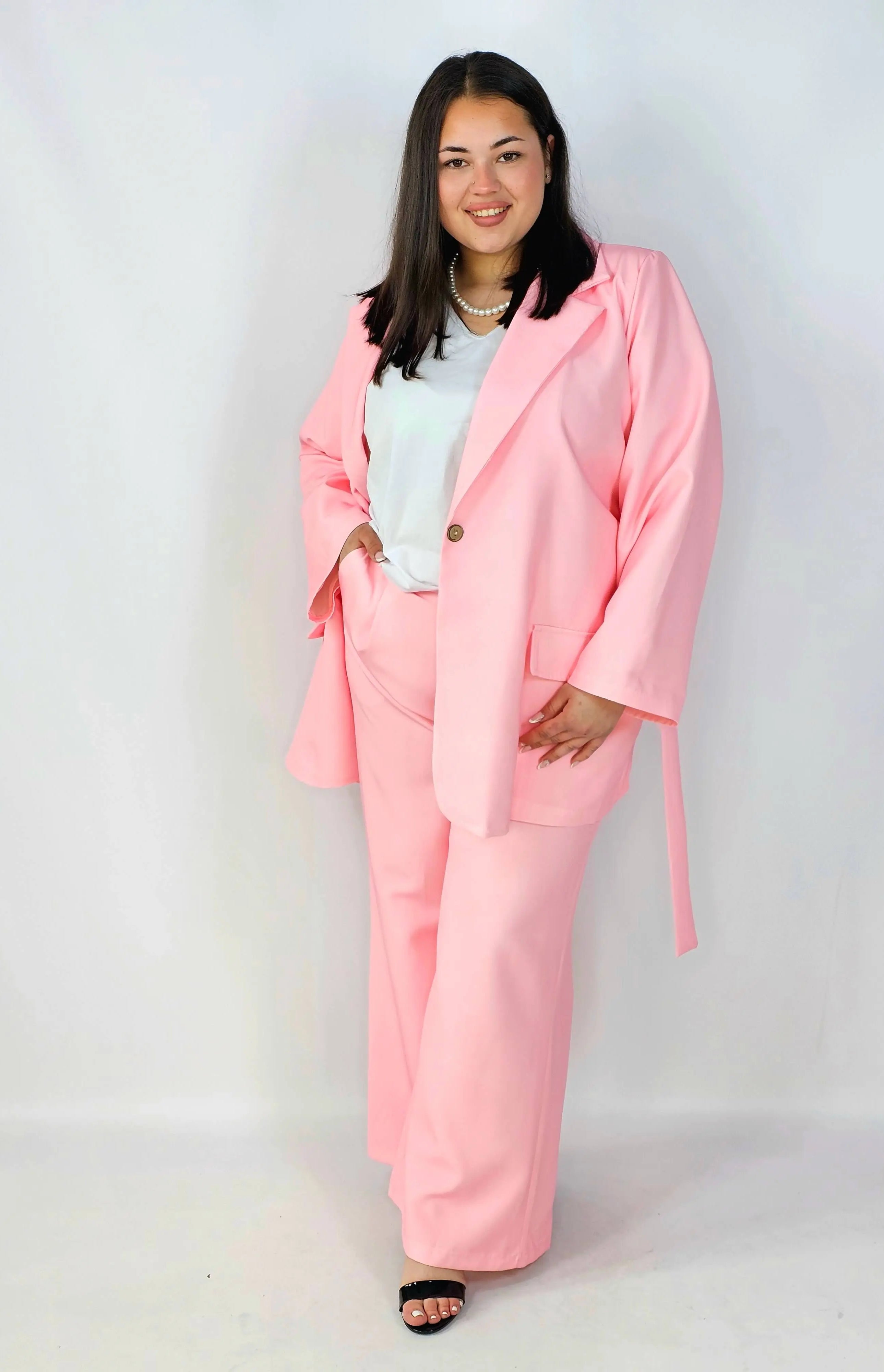 Różowy Komplet Plus Size StylowaXL – Kobieca Elegancja z Nutą Odwagi Stylowa XL