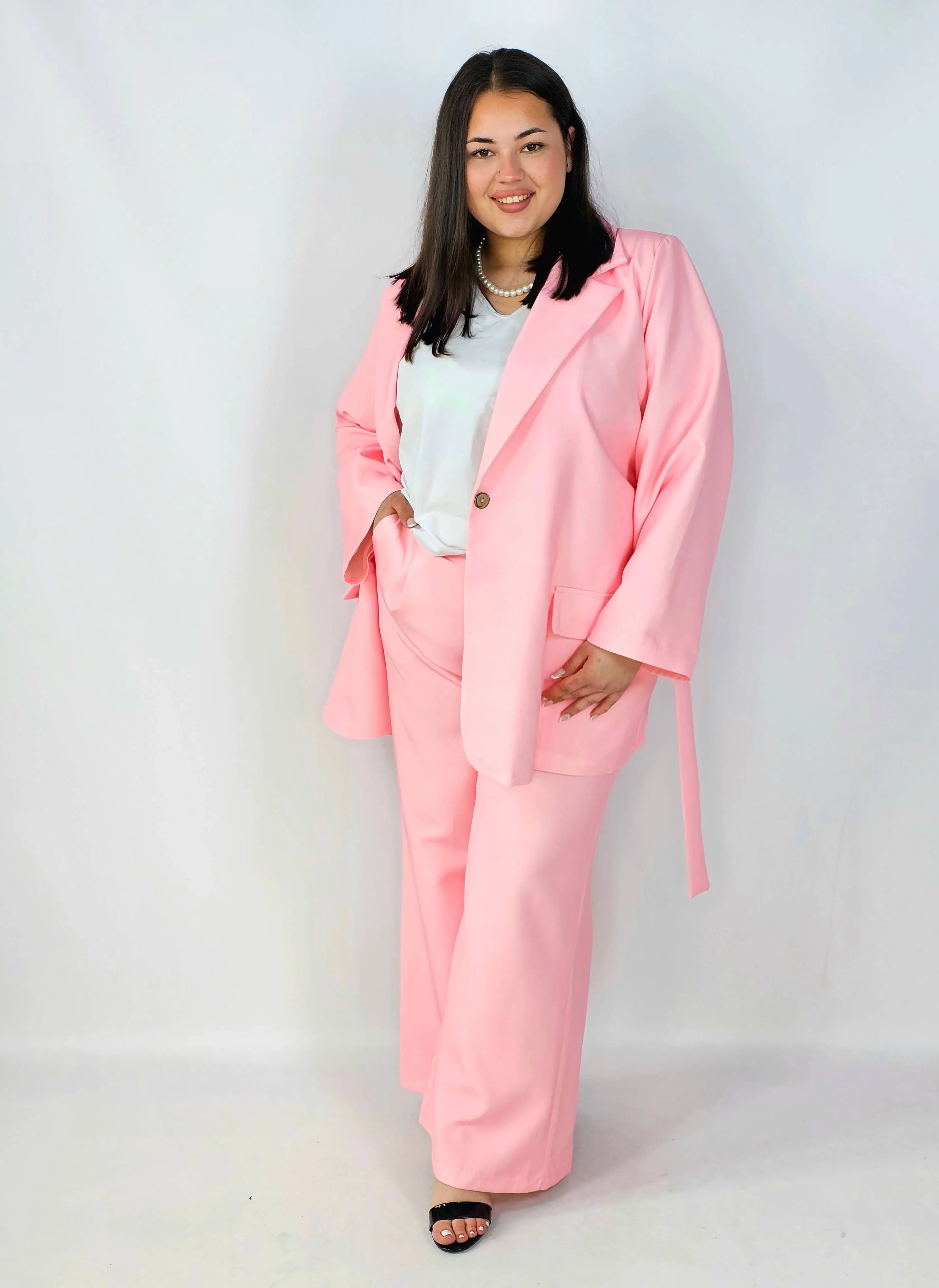 Różowy Komplet Plus Size StylowaXL – Kobieca Elegancja z Nutą Odwagi Stylowa XL