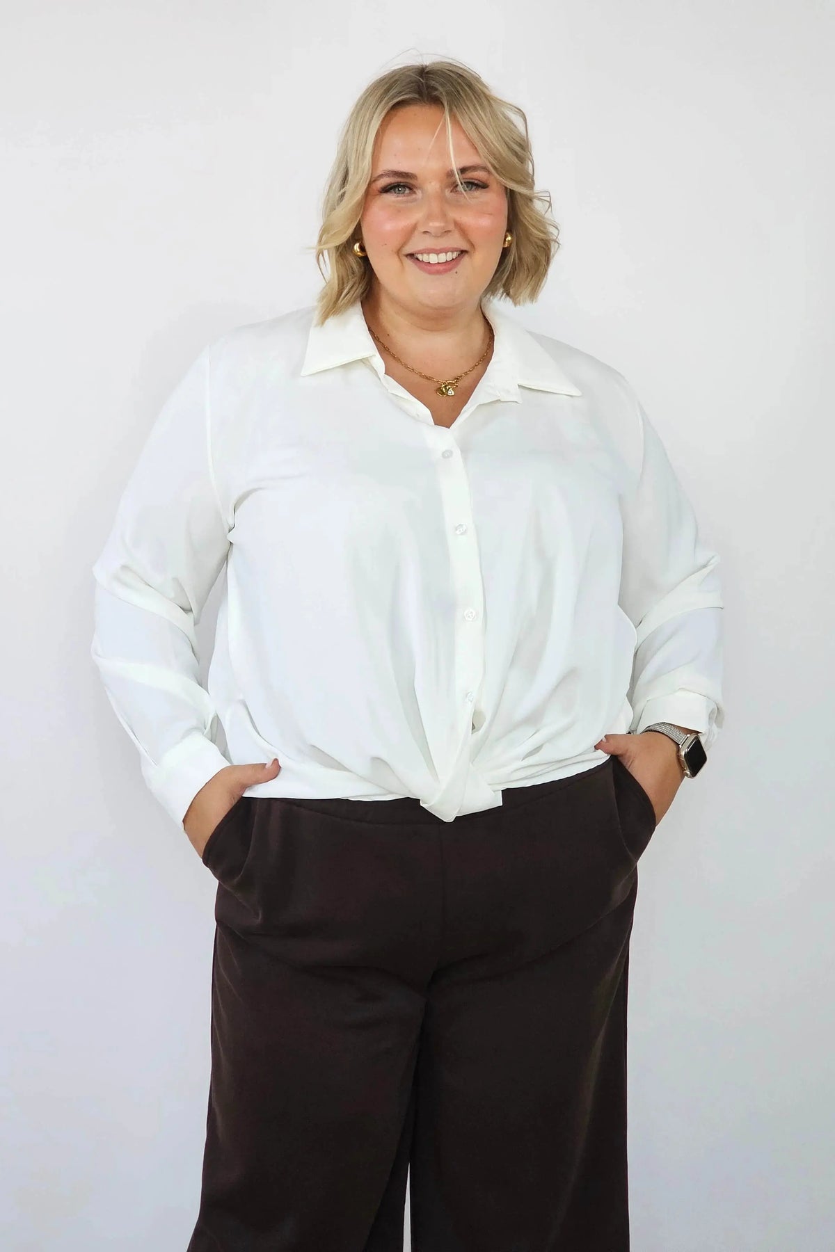 Satynowa koszula plus size z wiązaniem – elegancka bluzka koszulowa XXL Stylowa XL