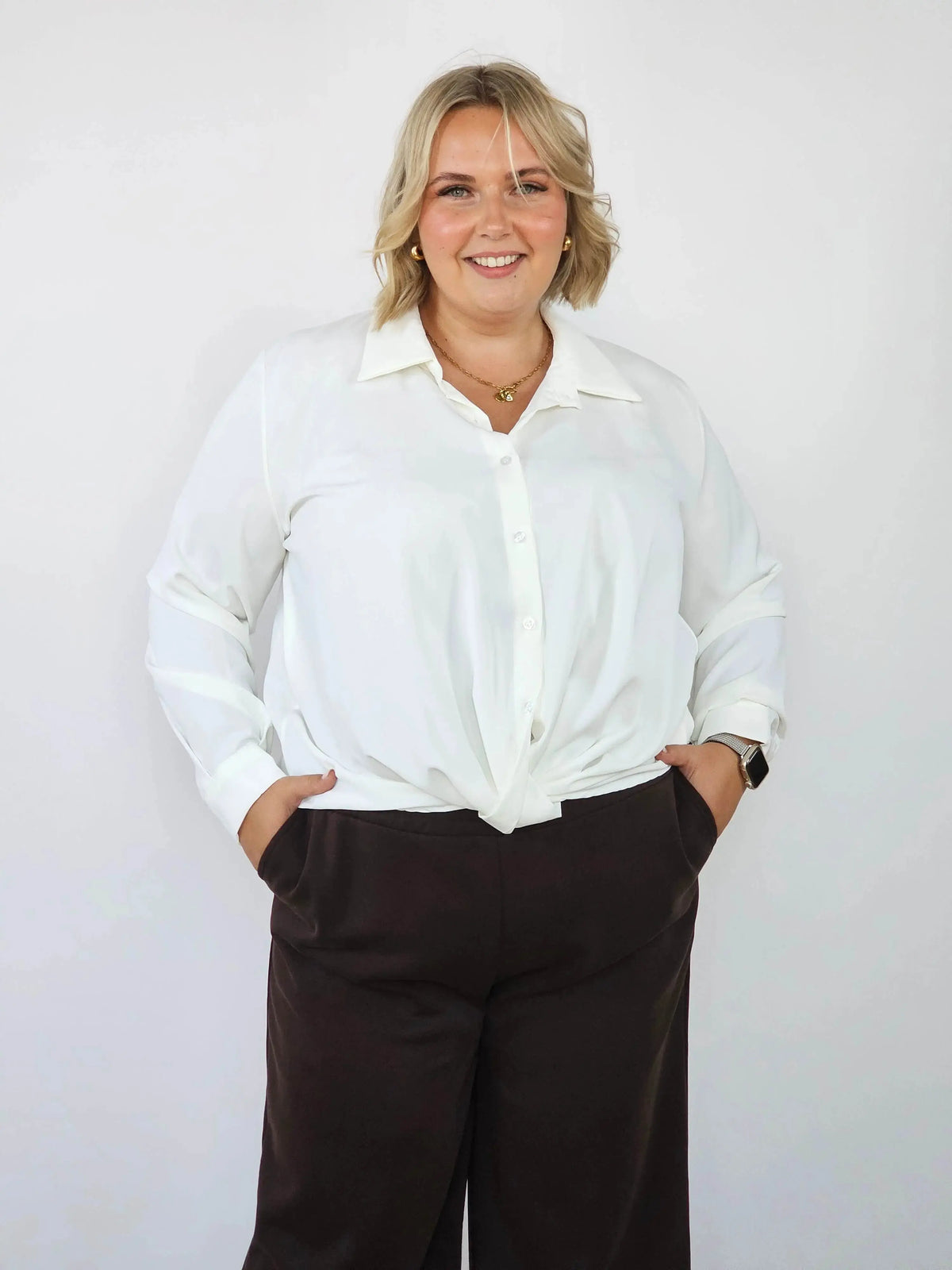 Satynowa koszula plus size z wiązaniem – elegancka bluzka koszulowa XXL Stylowa XL