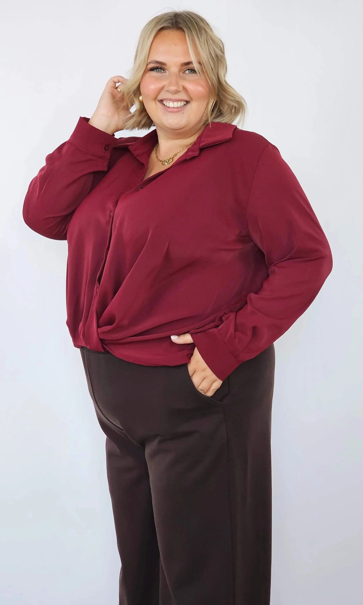 Satynowa koszula plus size z wiązaniem – elegancka bluzka koszulowa XXL Stylowa XL
