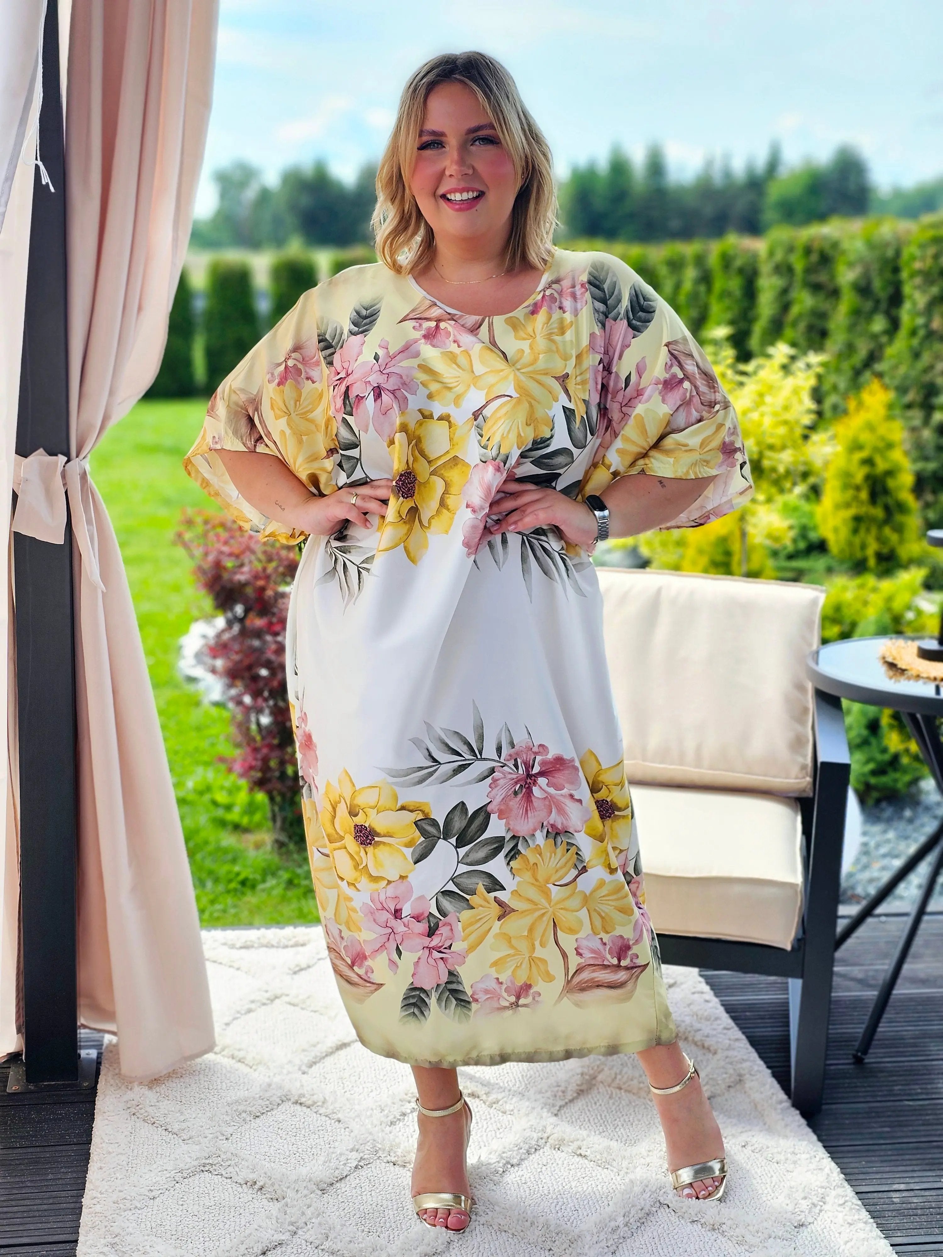 Satynowa sukienka z subtelnym połyskiem w kilku kolorach Stylowa XL