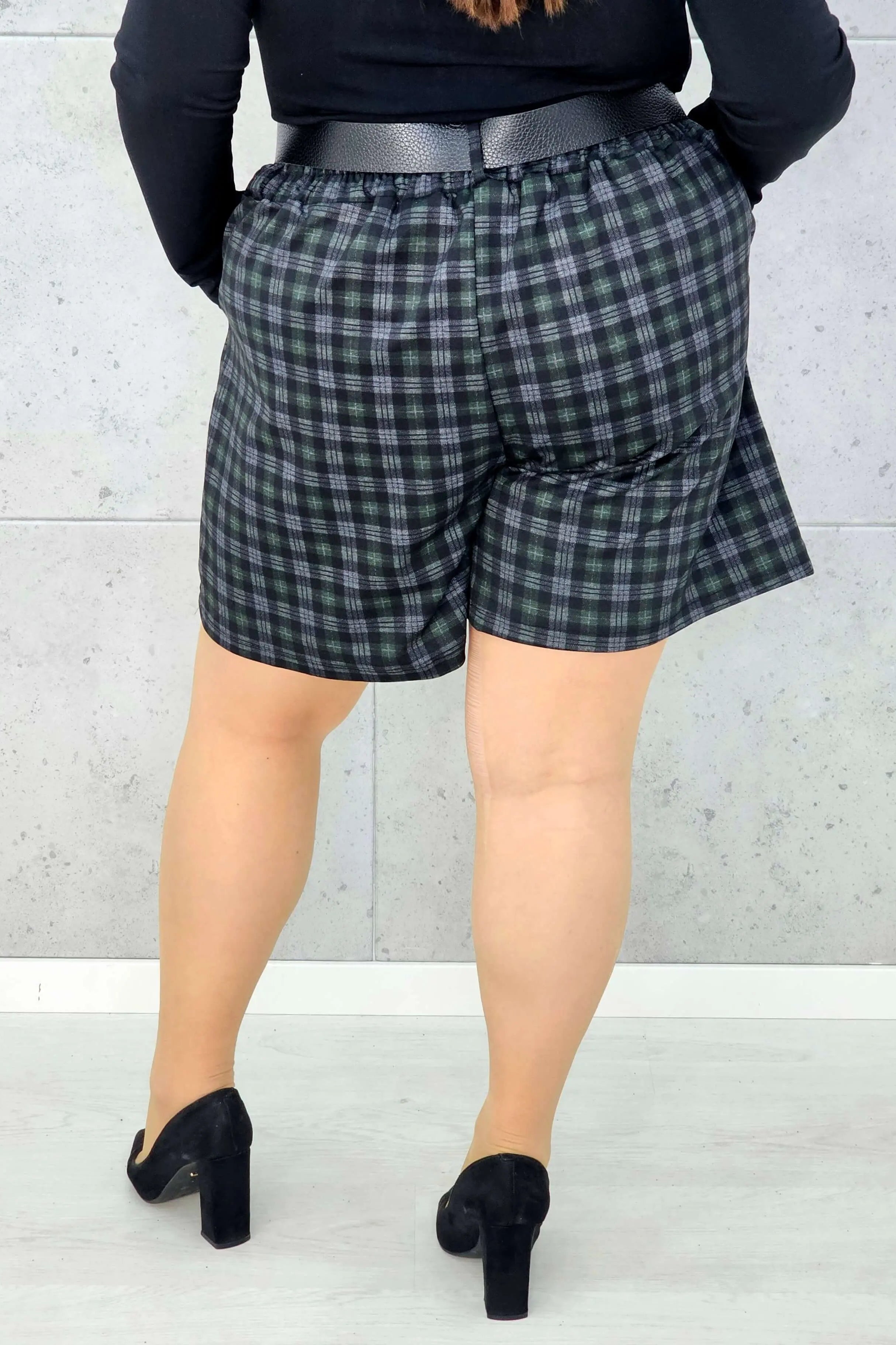 Spodenki plus size w kratę – elegancja i wygoda w modnym wydaniu Stylowa XL Stylowa XL