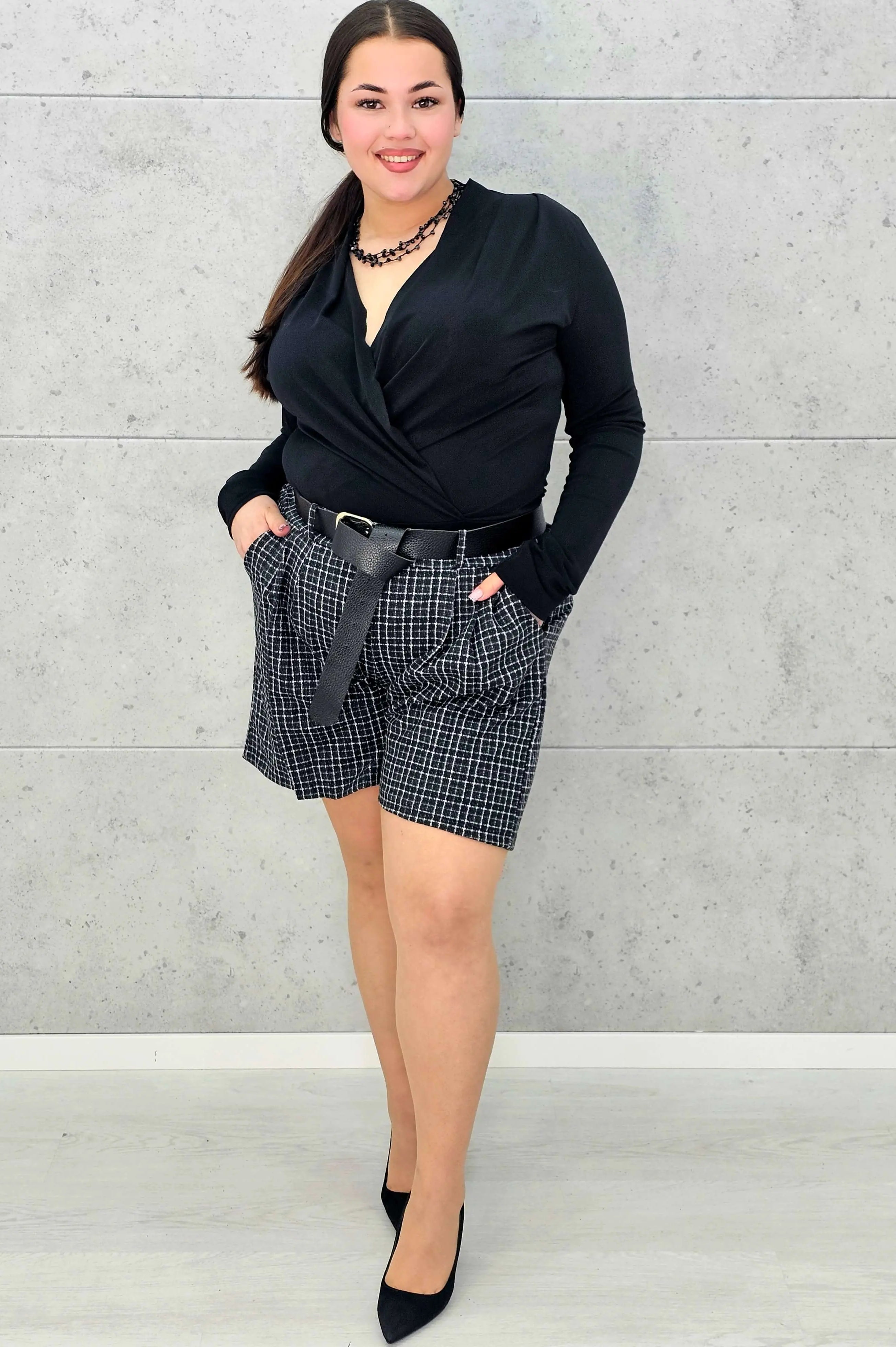 Spodenki plus size w kratkę – elegancki akcent w modzie XXL Stylowa XL Stylowa XL
