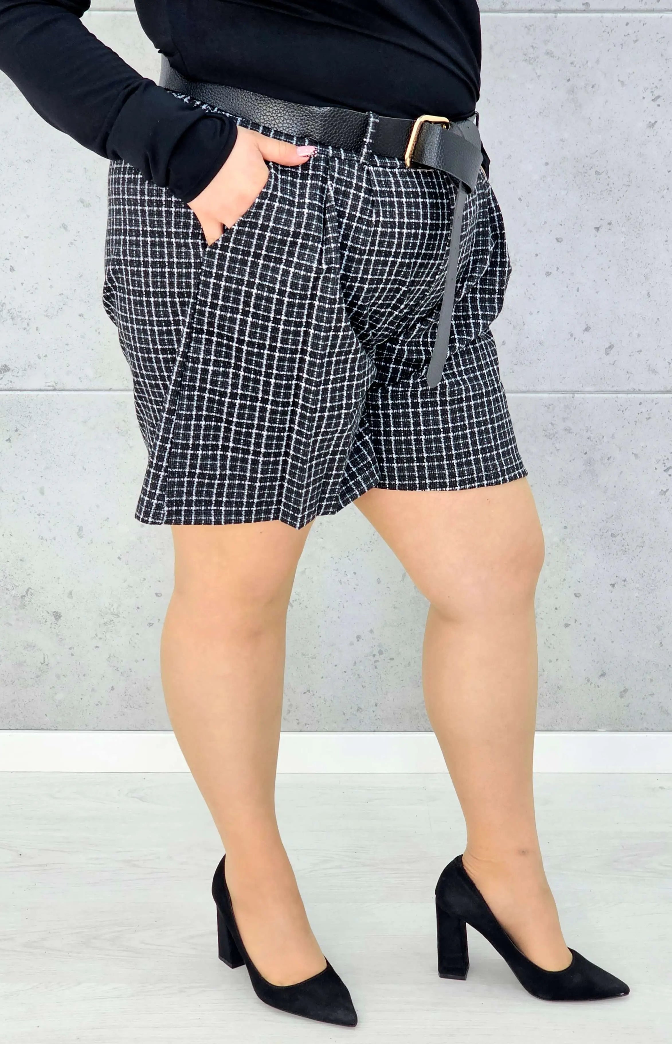 Spodenki plus size w kratkę – elegancki akcent w modzie XXL Stylowa XL Stylowa XL