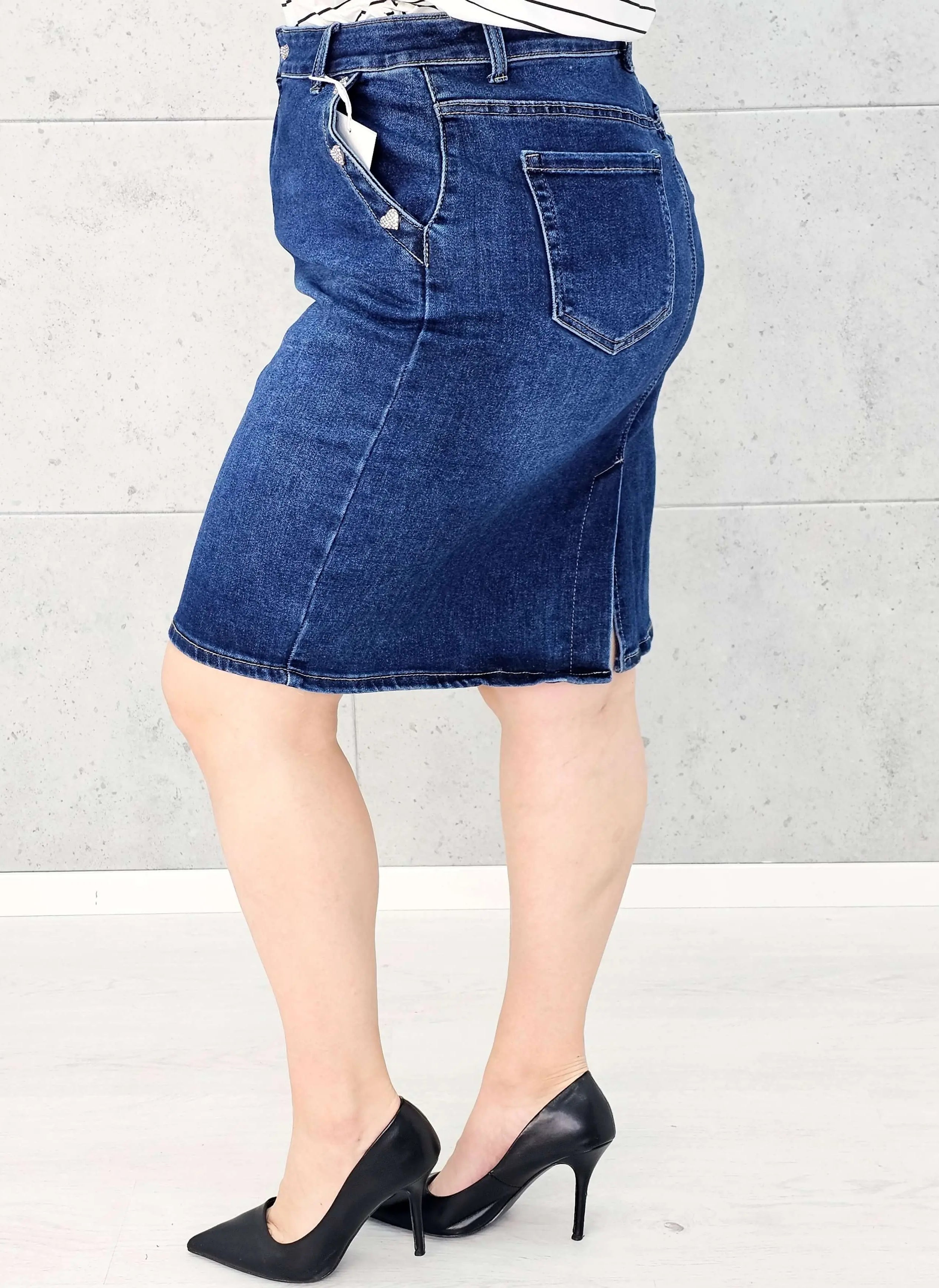 Spódnica jeansowa StylowaXL – kobiecy fason w modzie plus size Stylowa XL
