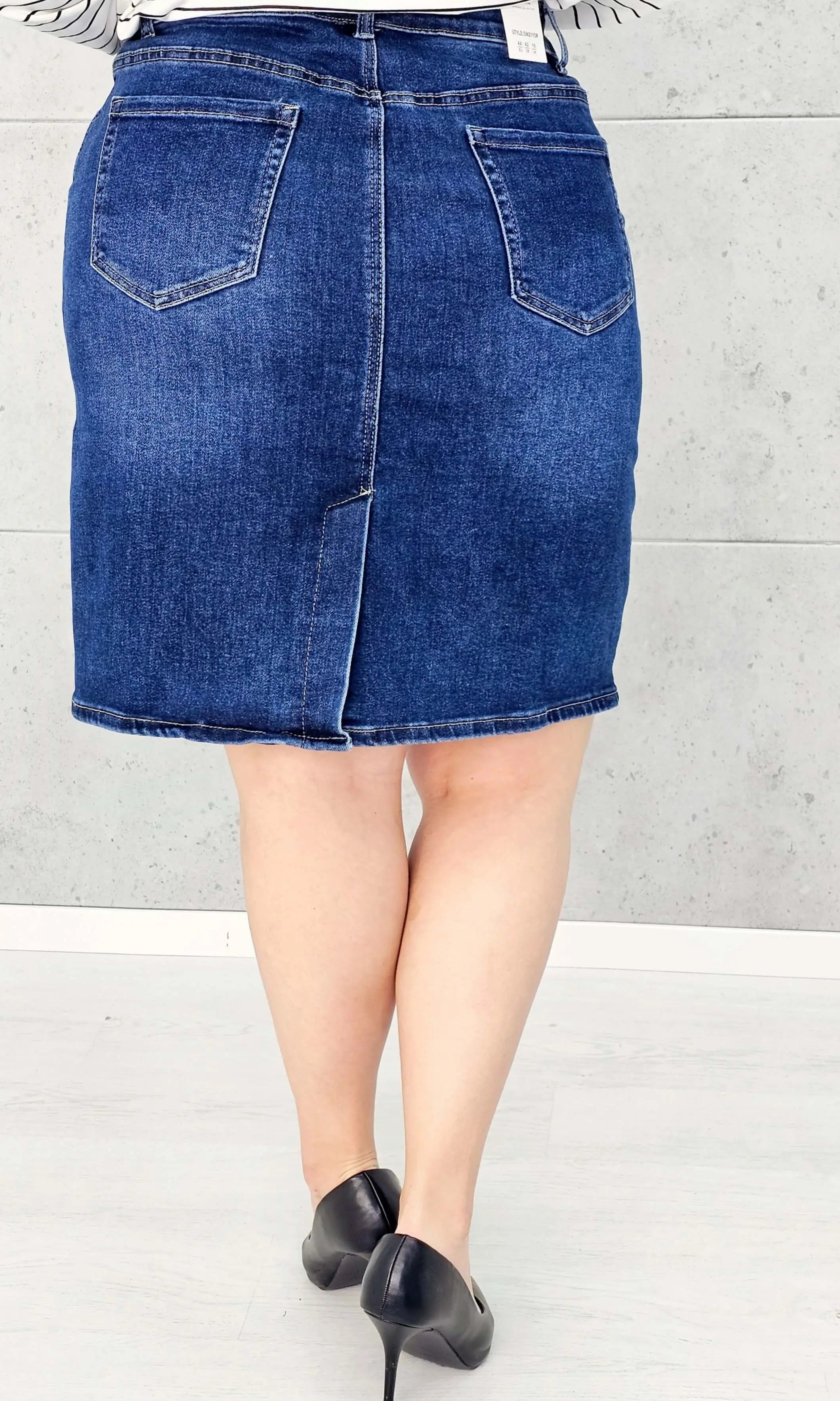 Spódnica jeansowa StylowaXL – kobiecy fason w modzie plus size Stylowa XL