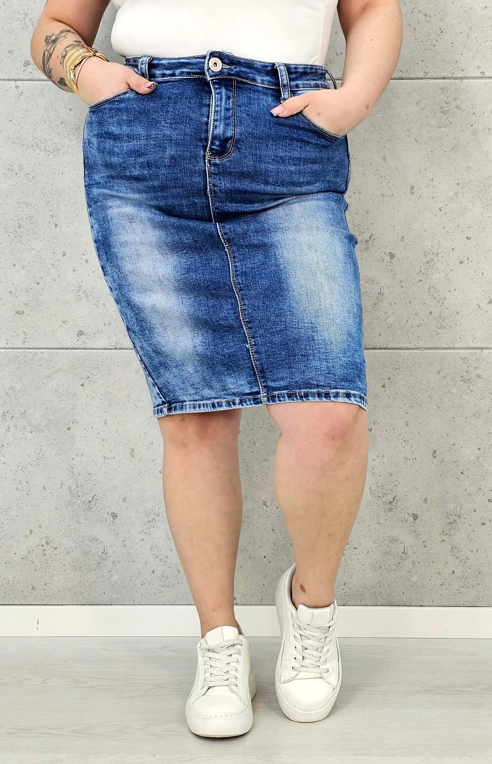Spódnica jeansowa plus size komfortowa, elastyczna i podkreślająca sylwetkę Stylowa XL