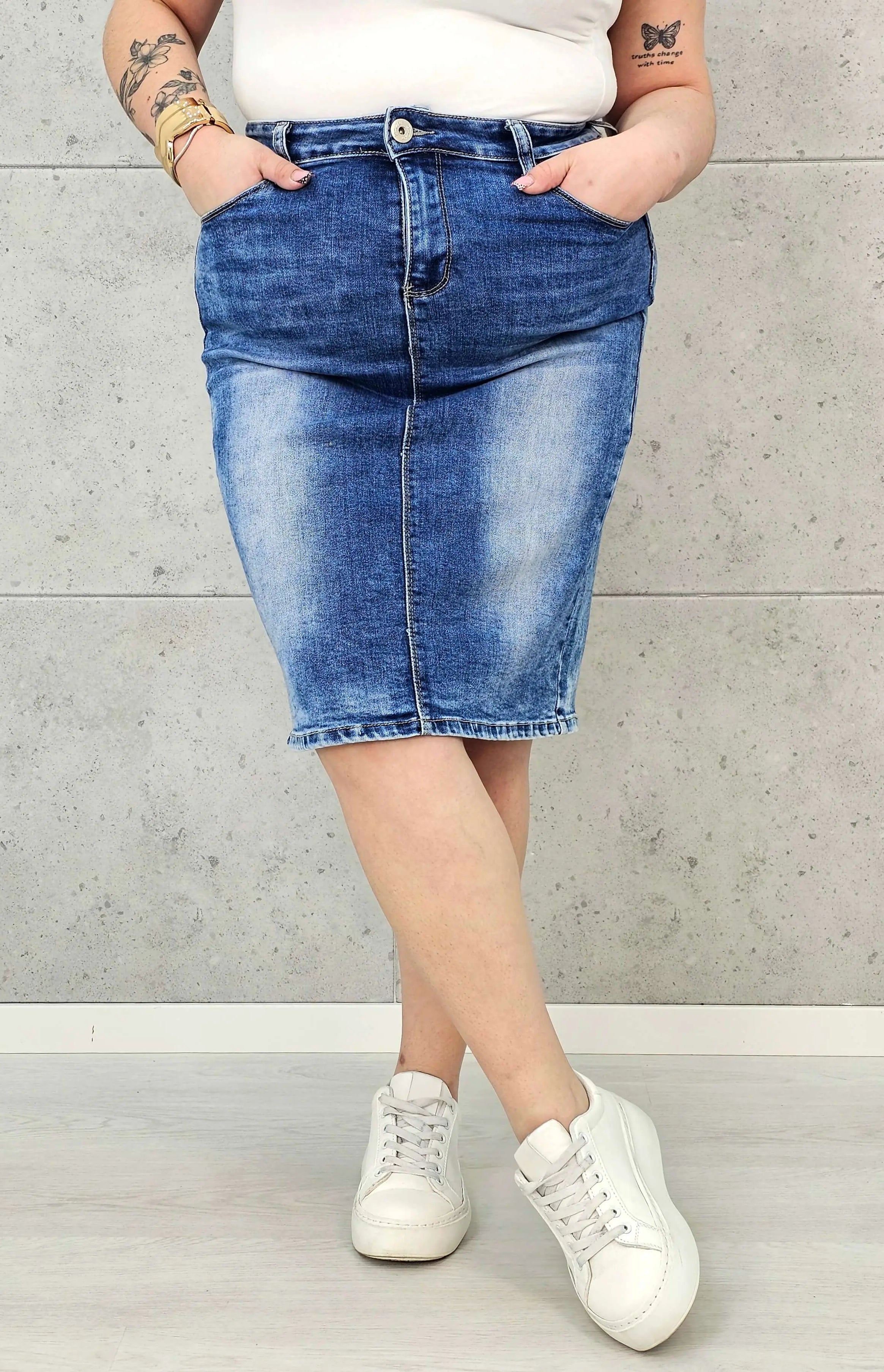 Spódnica jeansowa plus size komfortowa, elastyczna i podkreślająca sylwetkę Stylowa XL