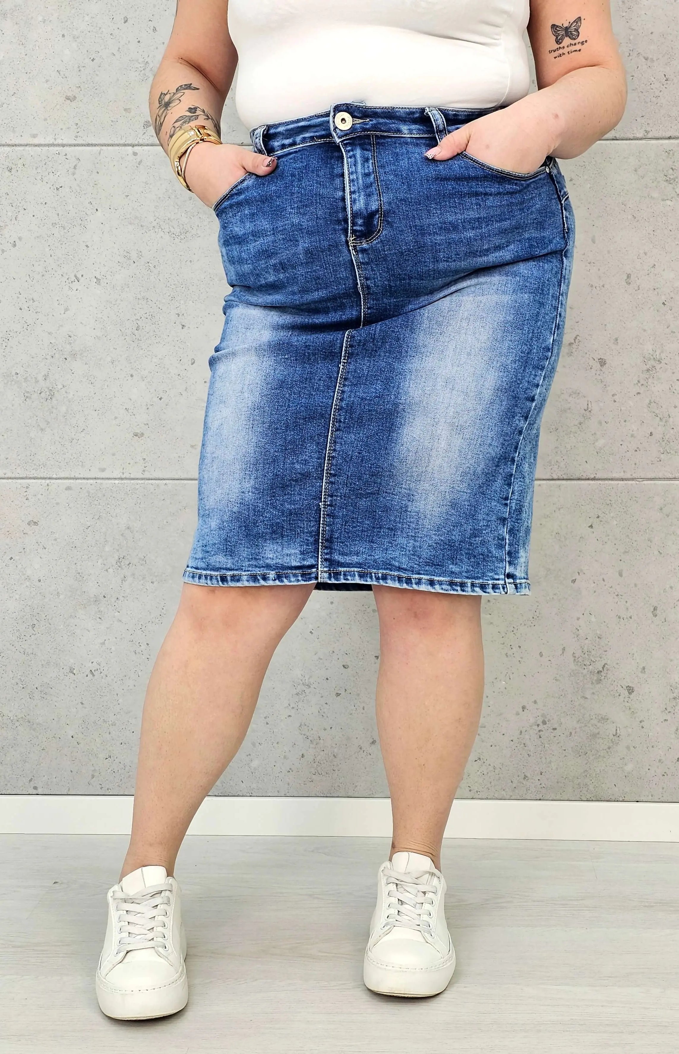 Spódnica jeansowa plus size komfortowa, elastyczna i podkreślająca sylwetkę Stylowa XL