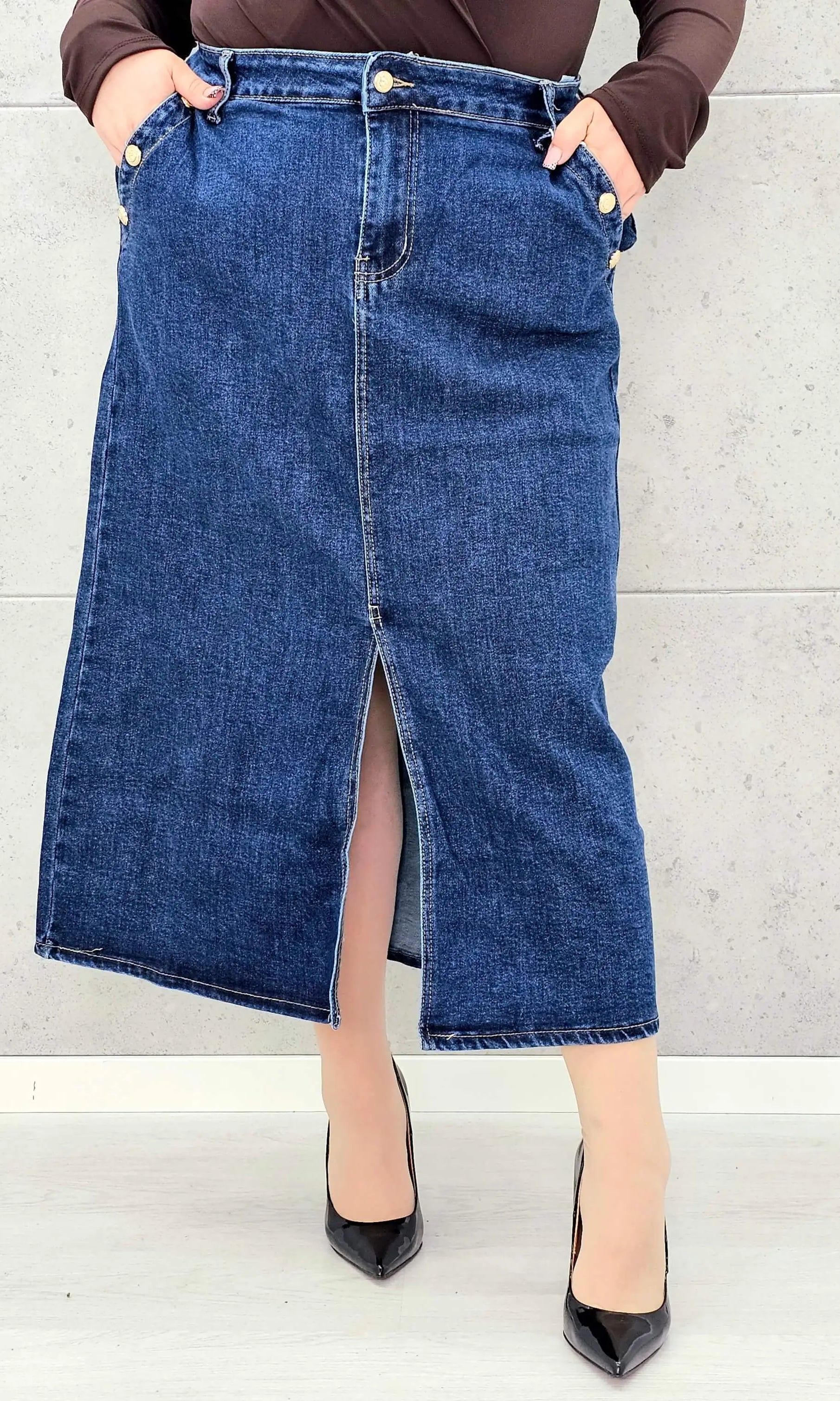 Spódnica jeansowa plus size midi z rozcięciem – idealna dla każdej sylwetki XXL Stylowa XL
