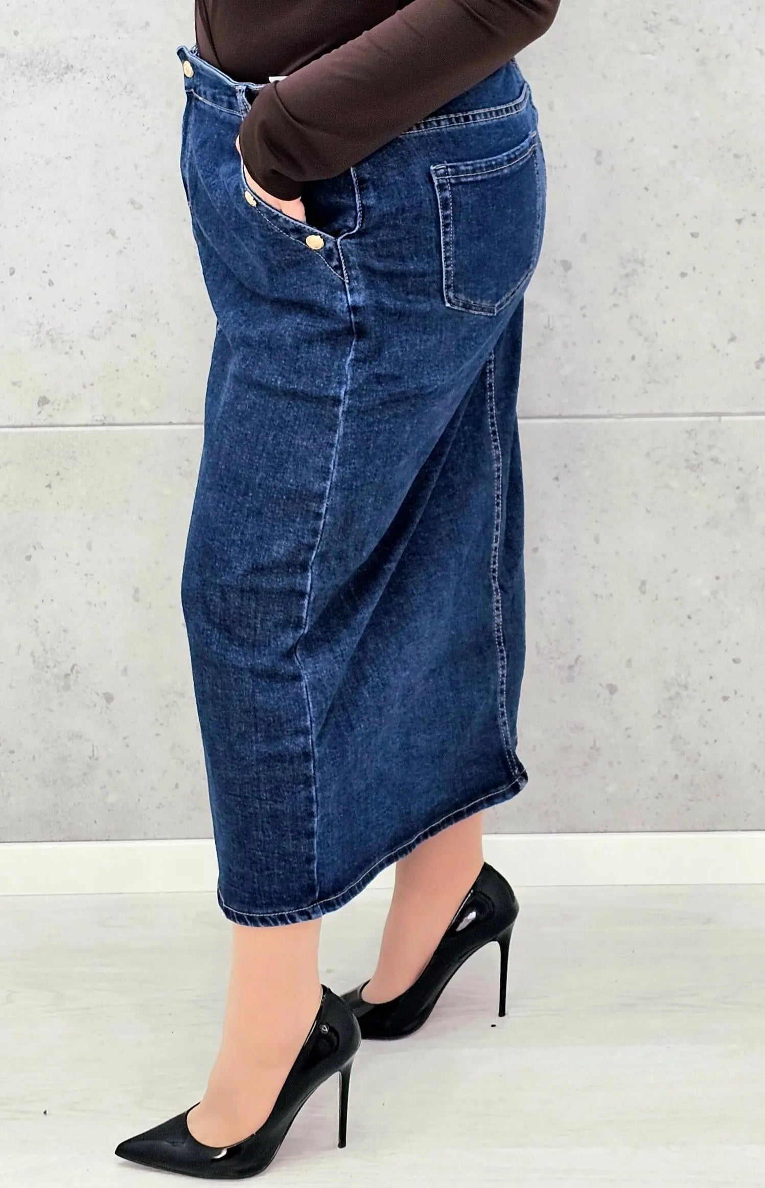 Spódnica jeansowa plus size midi z rozcięciem – idealna dla każdej sylwetki XXL Stylowa XL