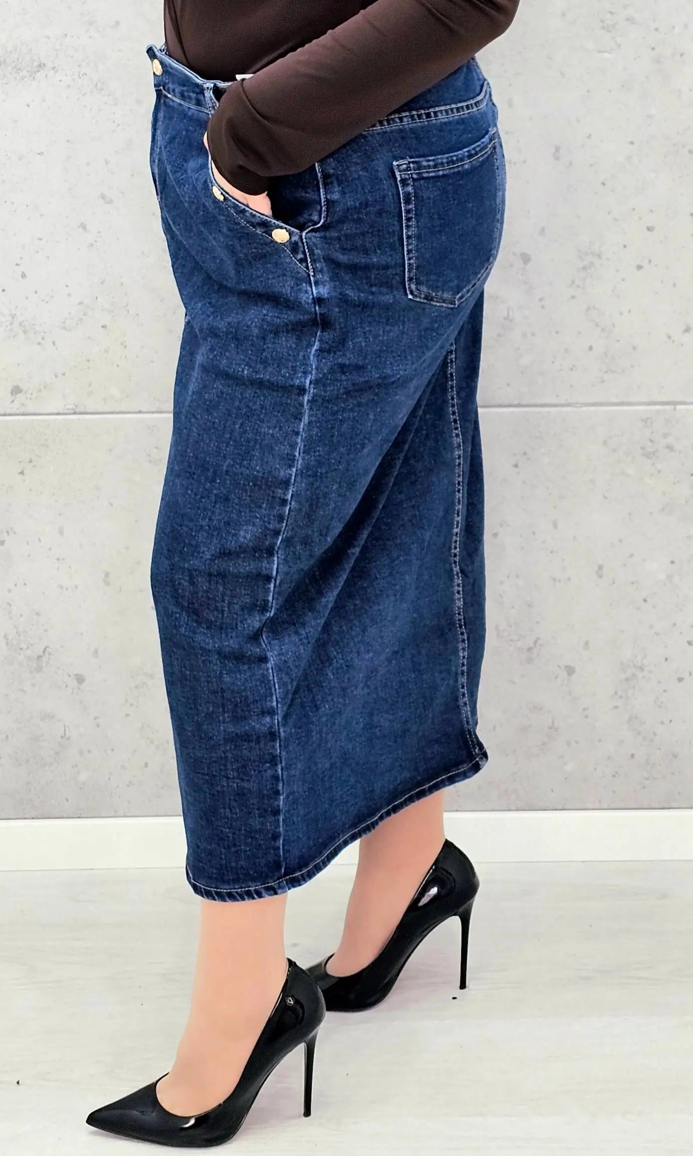 Spódnica jeansowa plus size midi z rozcięciem – idealna dla każdej sylwetki XXL Stylowa XL