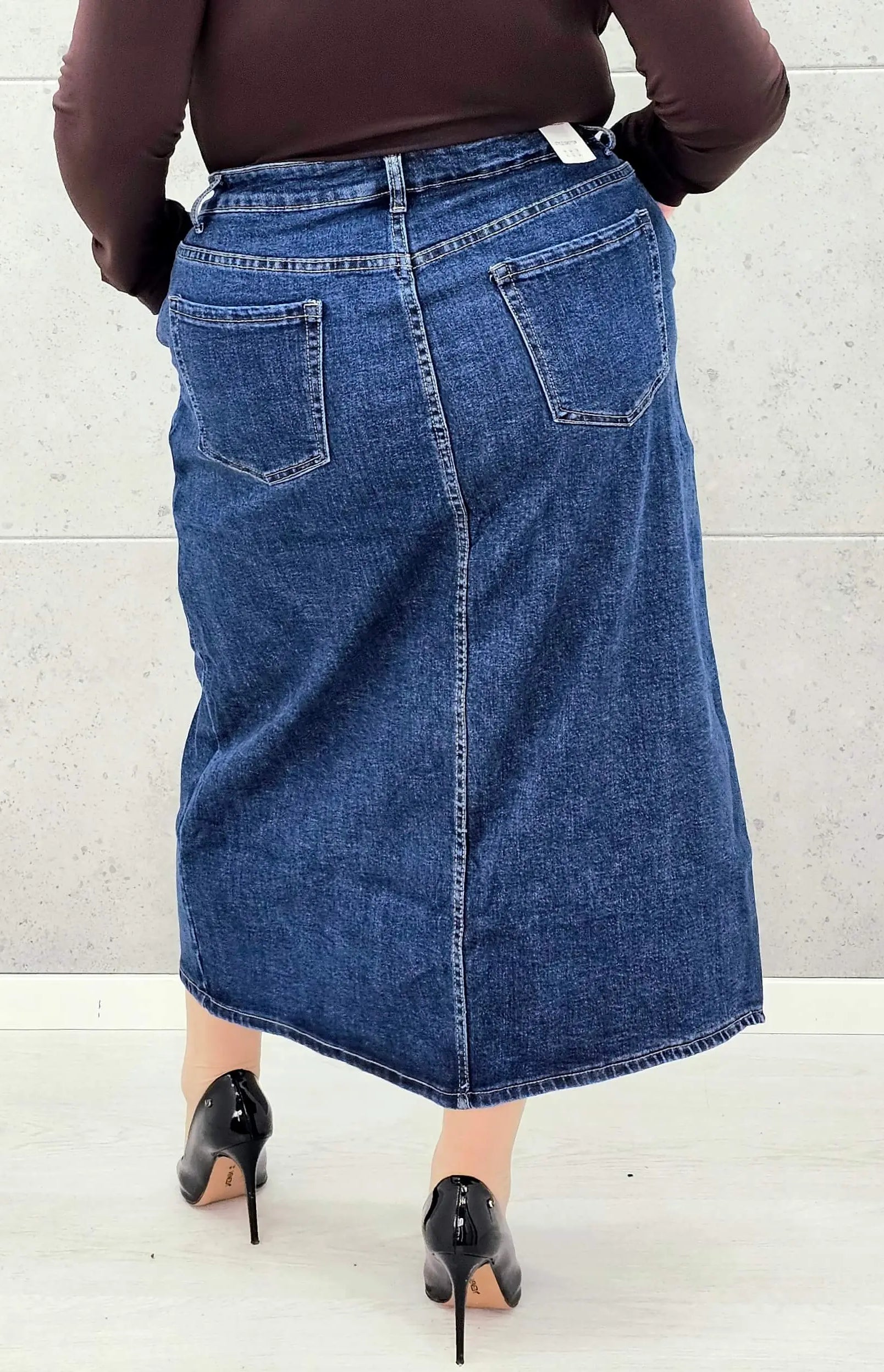 Spódnica jeansowa plus size midi z rozcięciem – idealna dla każdej sylwetki XXL Stylowa XL