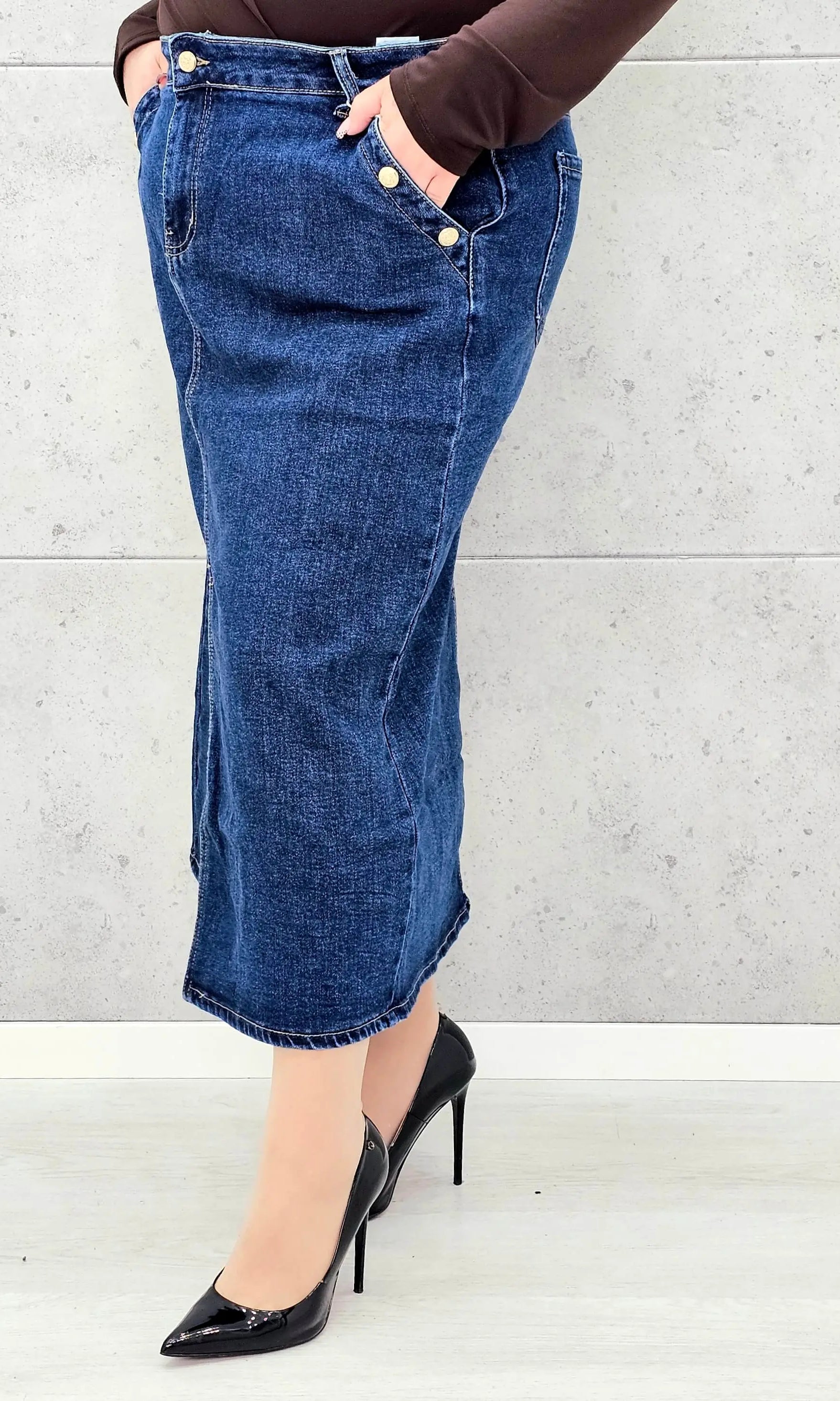 Spódnica jeansowa plus size midi z rozcięciem – idealna dla każdej sylwetki XXL Stylowa XL
