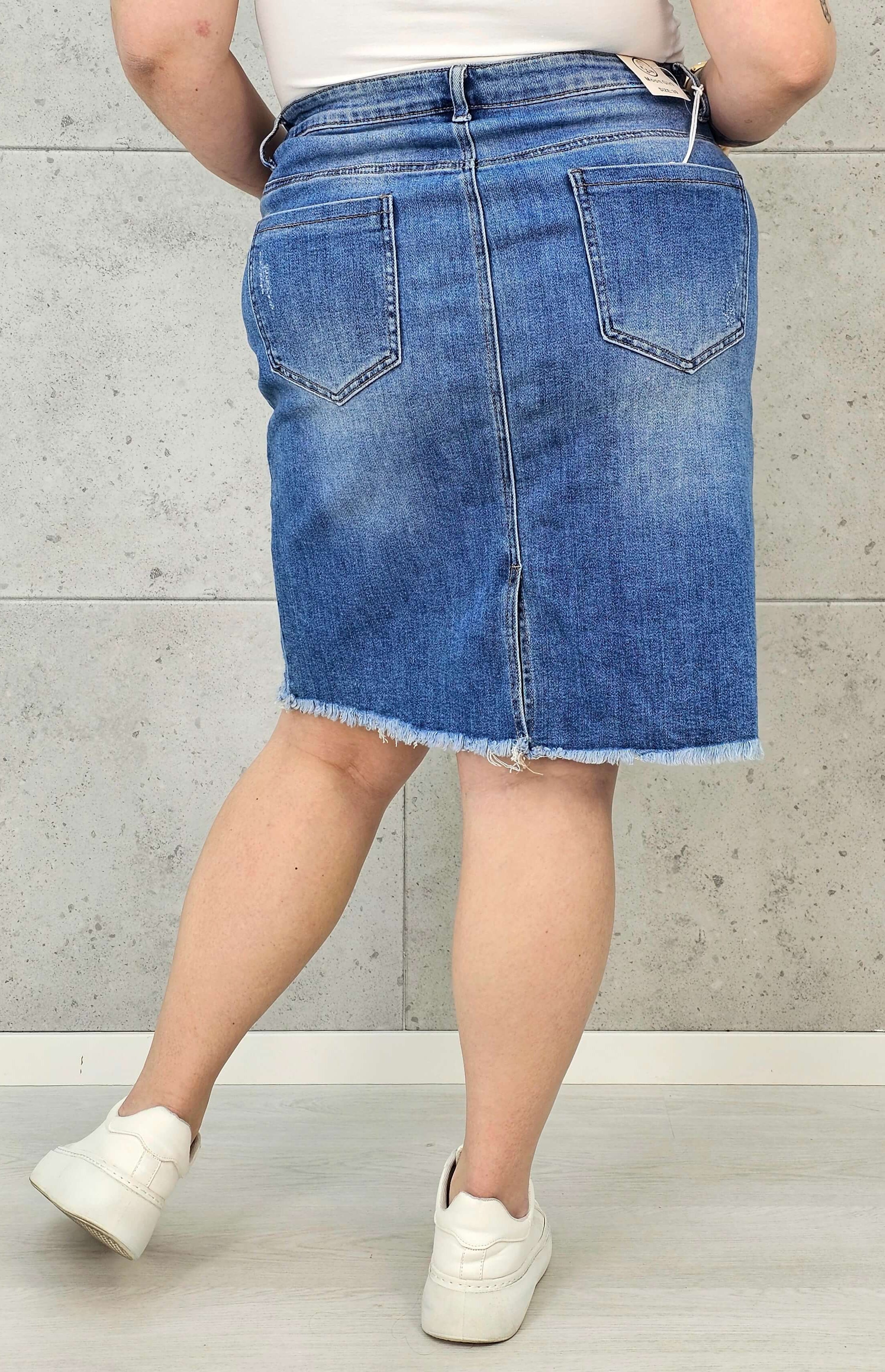 Spódnica jeansowa plus size z postrzępionym dołem — Stylowa i wygodna Stylowa XL