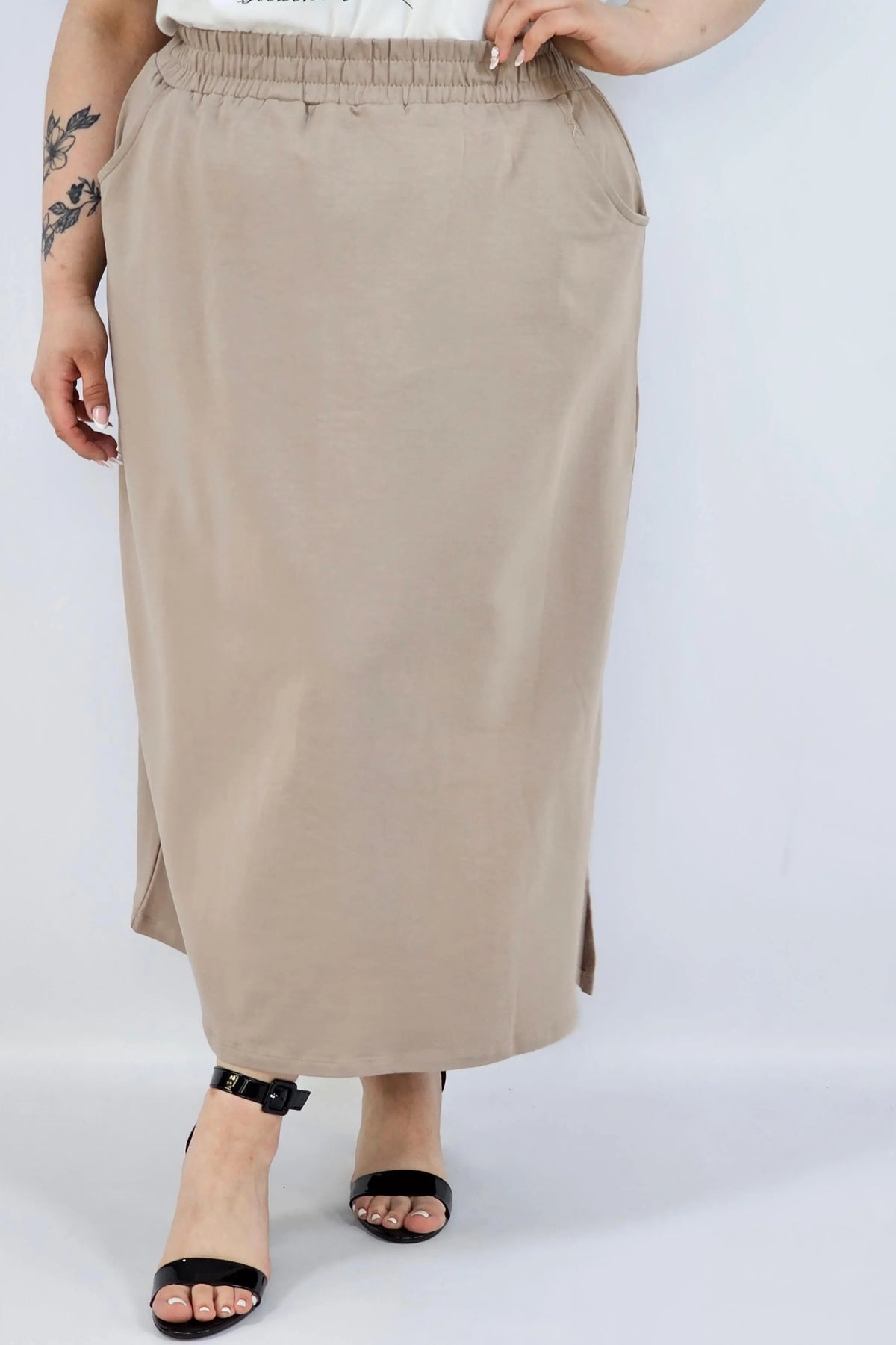 Spódnica midi plus size z kieszeniami – stylowa, wygodna i kobieca Stylowa XL