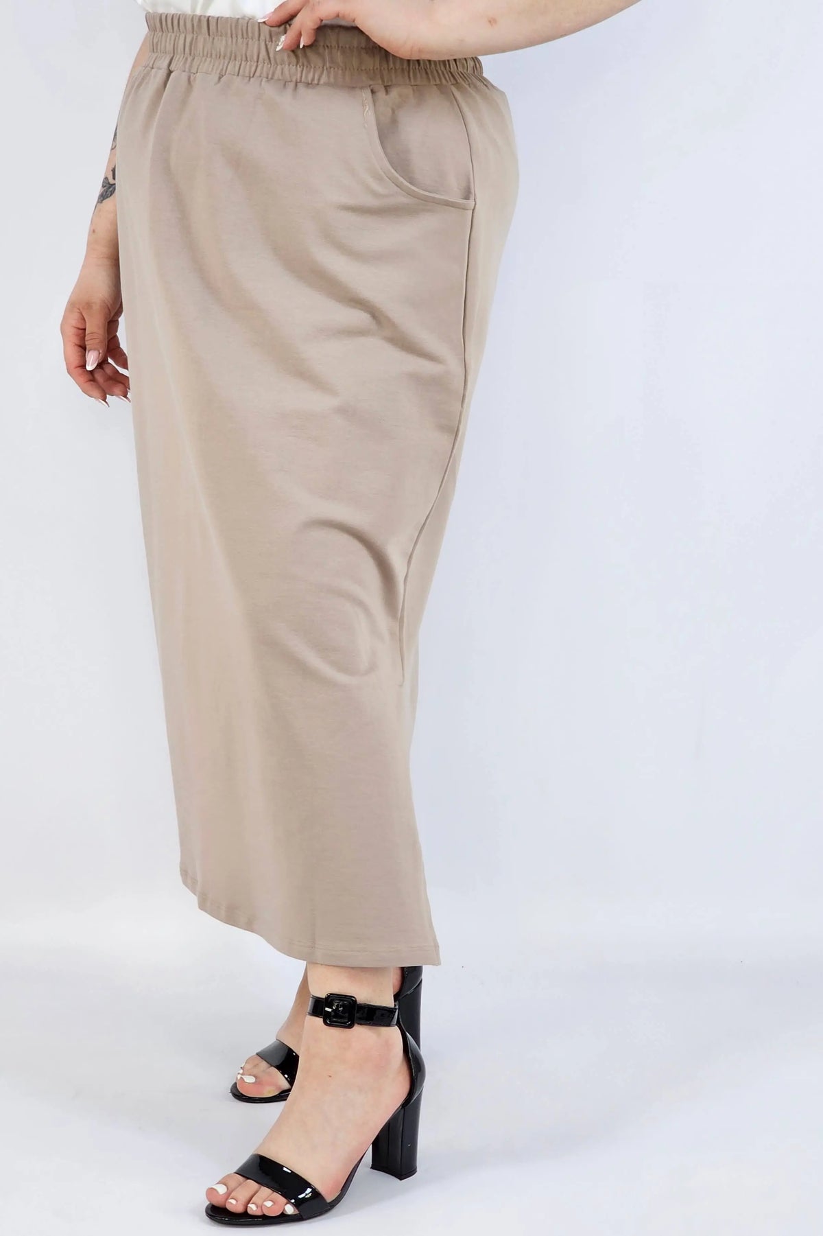 Spódnica midi plus size z kieszeniami – stylowa, wygodna i kobieca Stylowa XL