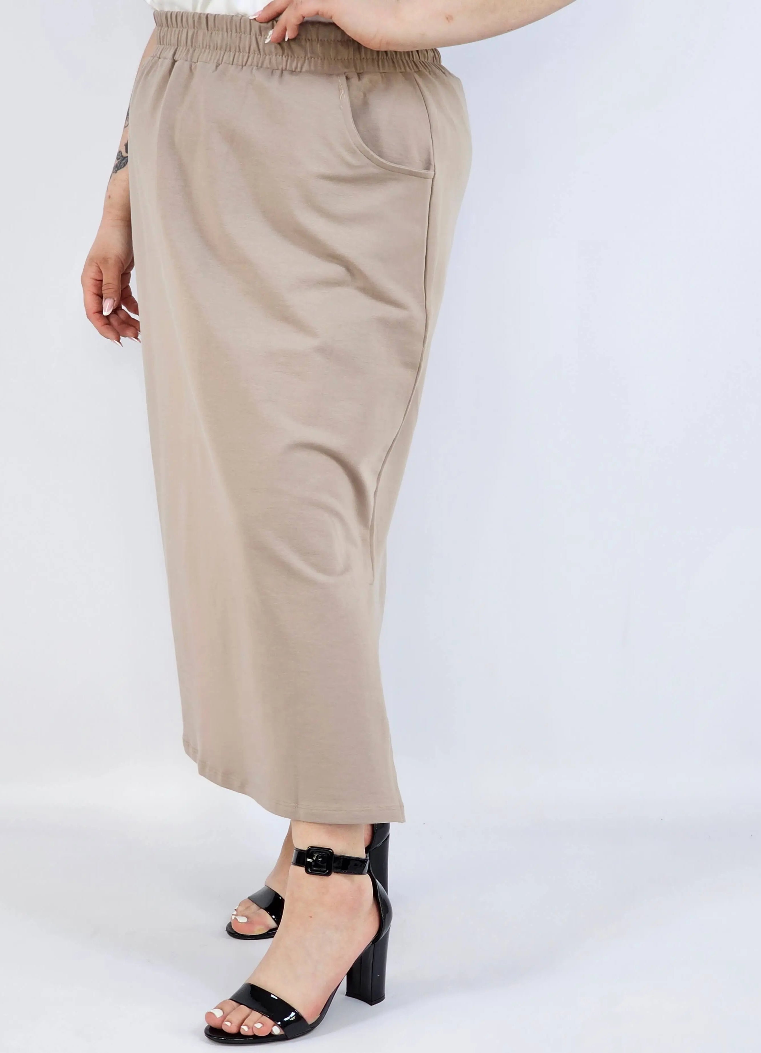 Spódnica midi plus size z kieszeniami – stylowa, wygodna i kobieca Stylowa XL