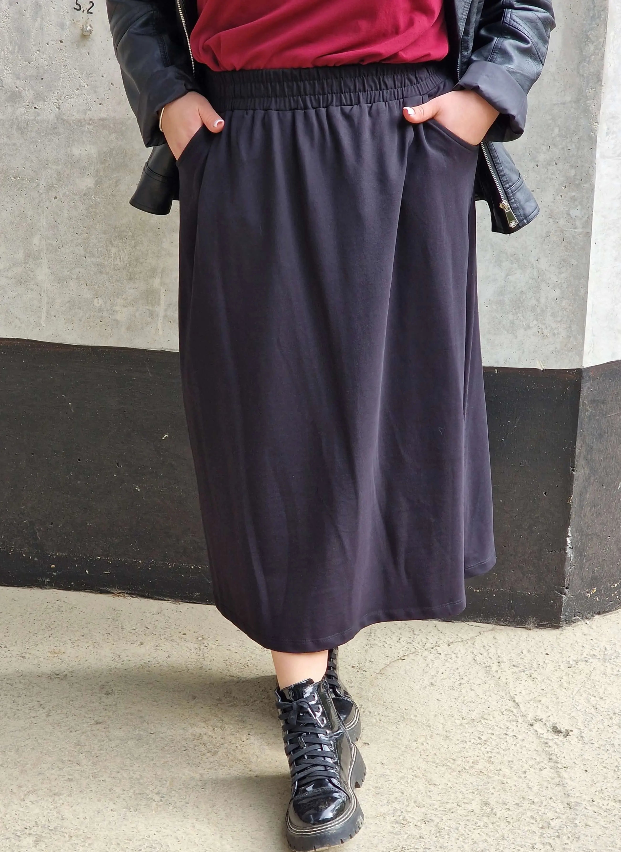 Spódnica midi plus size z kieszeniami – stylowa, wygodna i kobieca Stylowa XL