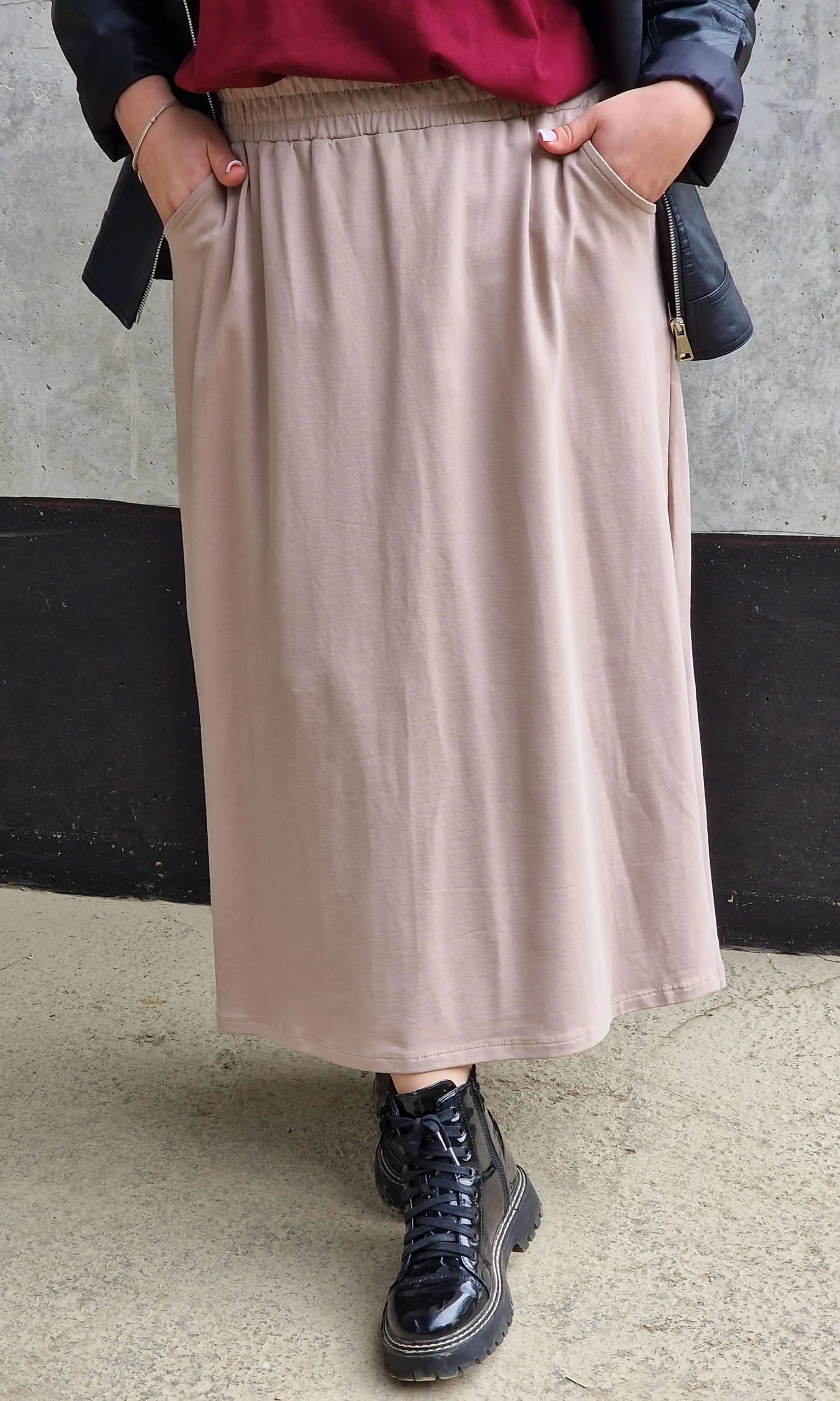 Spódnica midi plus size z kieszeniami – stylowa, wygodna i kobieca Stylowa XL