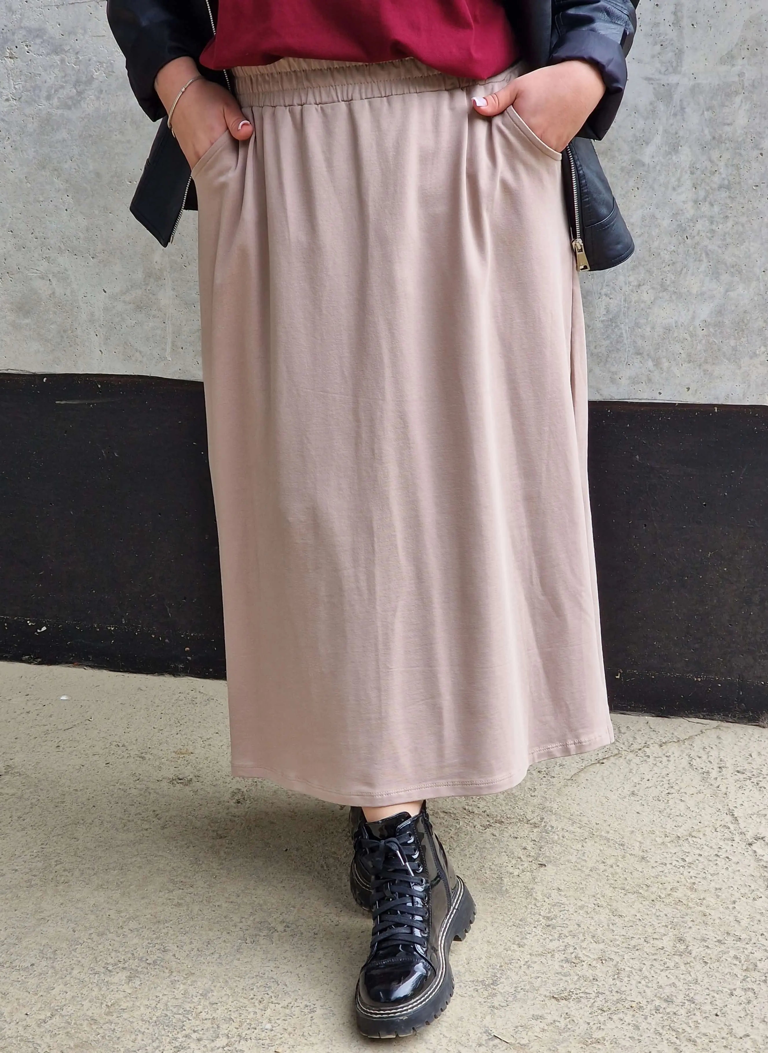 Spódnica midi plus size z kieszeniami – stylowa, wygodna i kobieca Stylowa XL