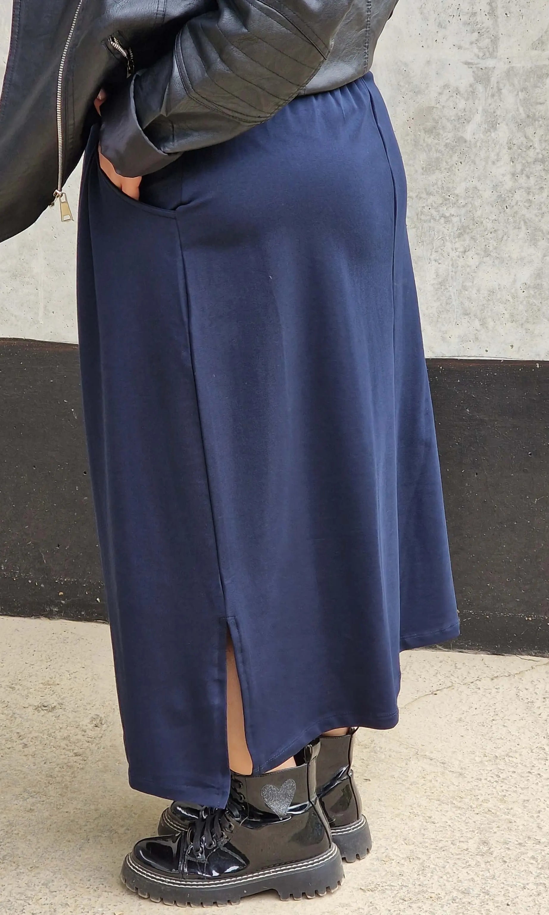 Spódnica midi plus size z kieszeniami – stylowa, wygodna i kobieca Stylowa XL