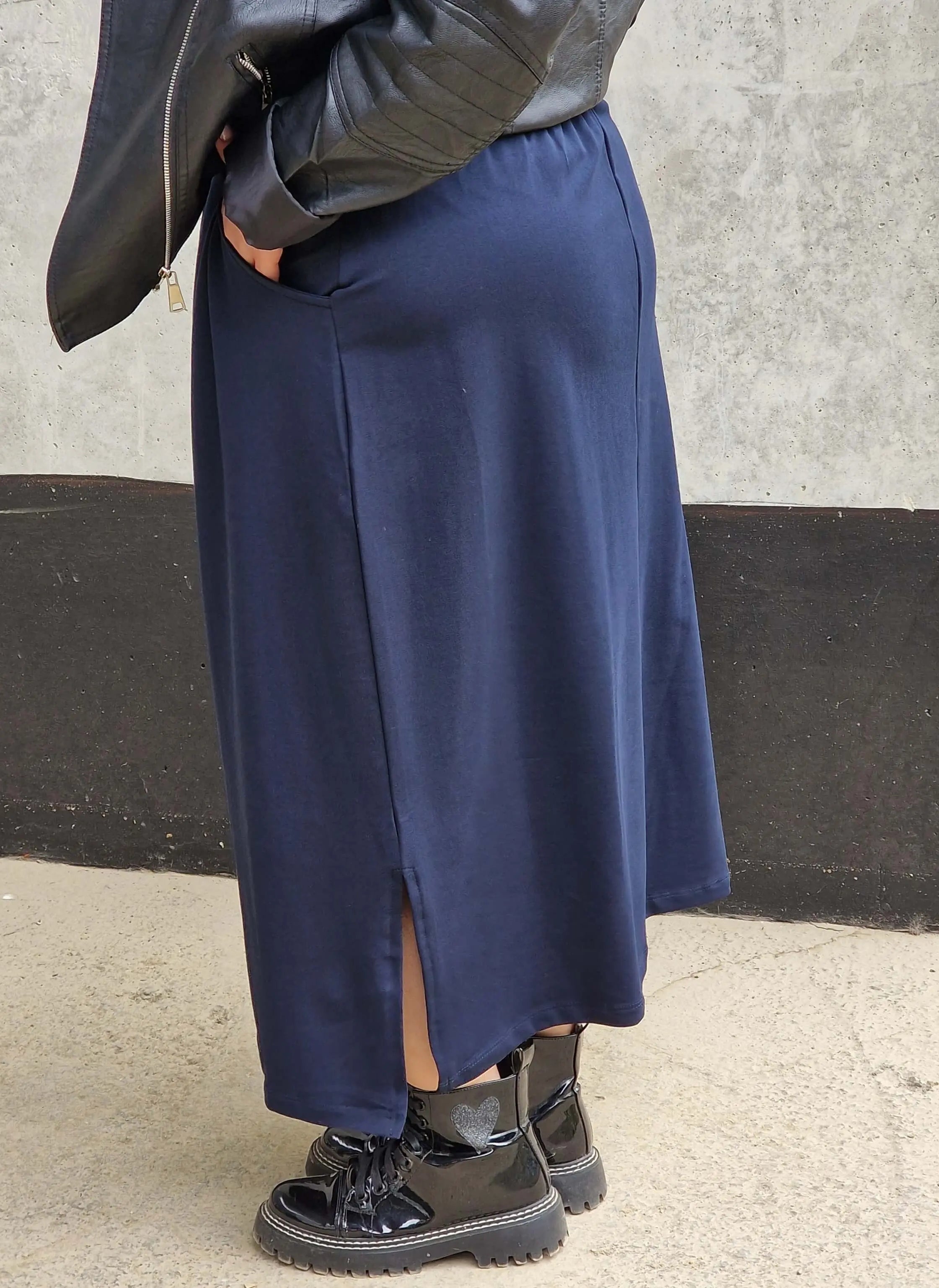 Spódnica midi plus size z kieszeniami – stylowa, wygodna i kobieca Stylowa XL