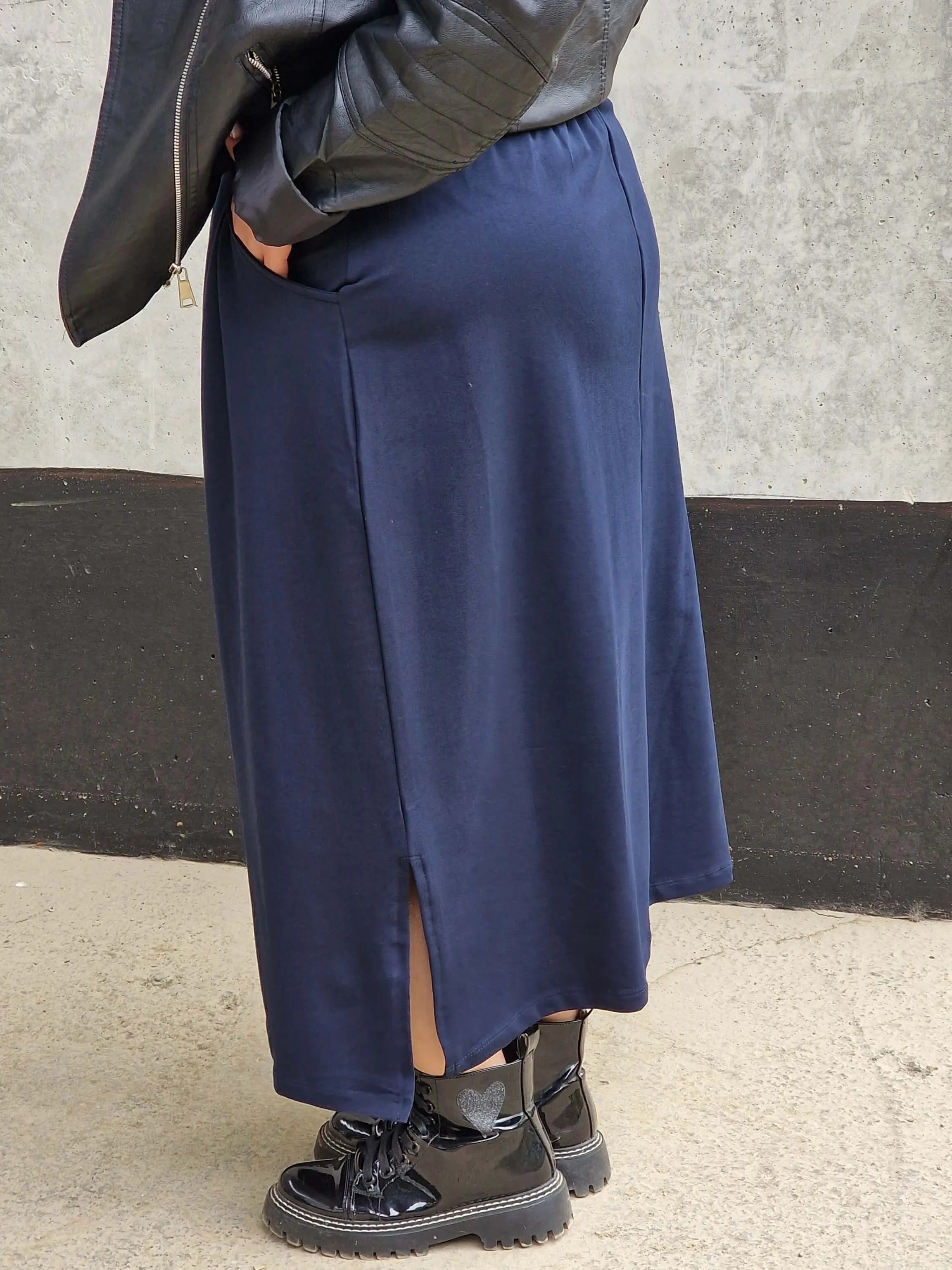 Spódnica midi plus size z kieszeniami – stylowa, wygodna i kobieca Stylowa XL