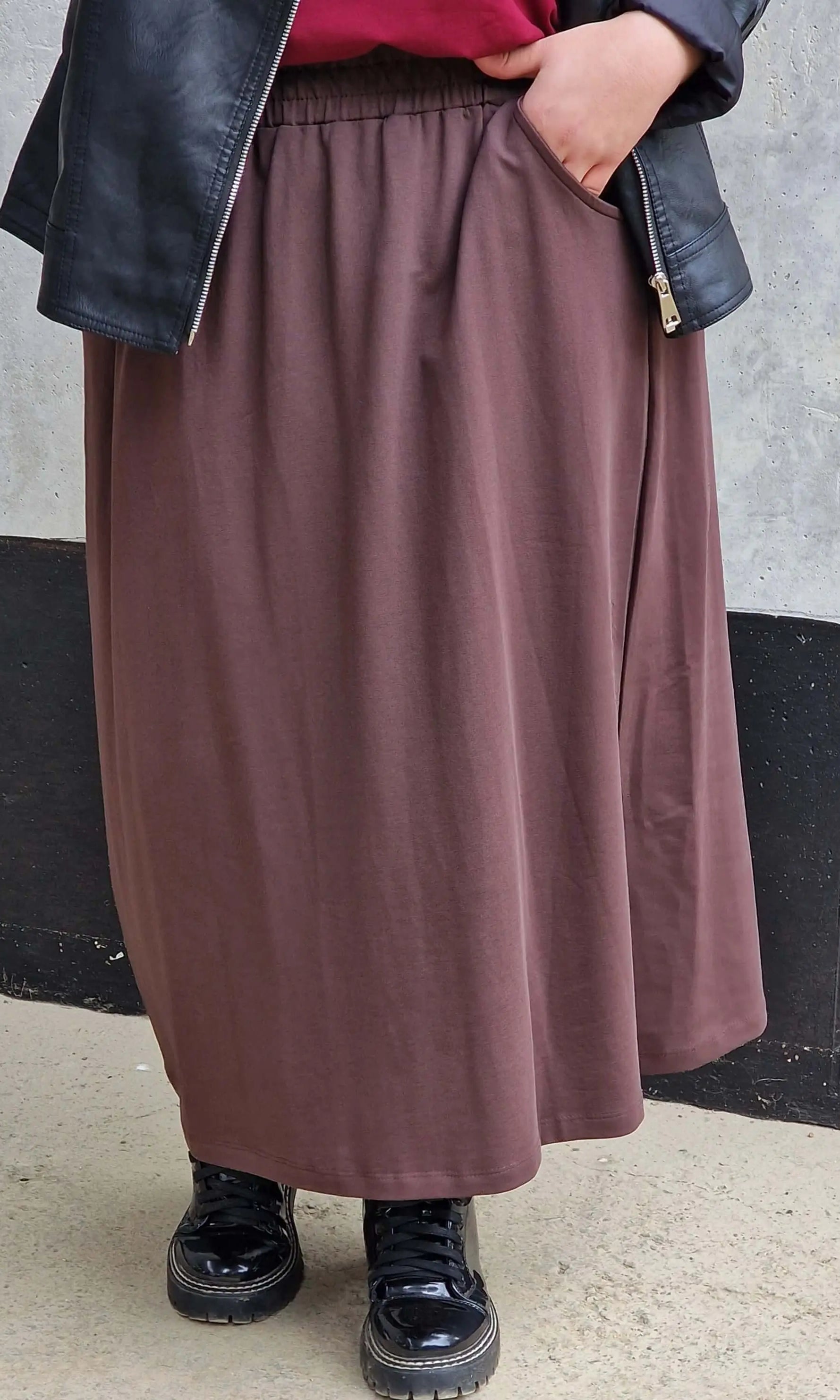 Spódnica midi plus size z kieszeniami – stylowa, wygodna i kobieca Stylowa XL