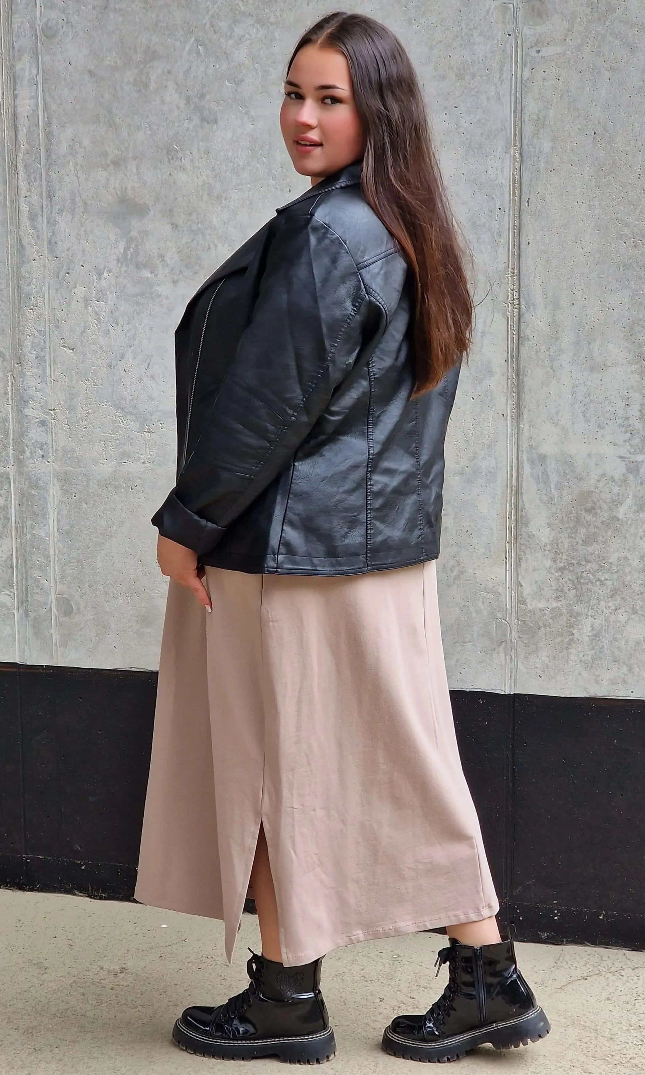 Spódnica midi plus size z kieszeniami – stylowa, wygodna i kobieca Stylowa XL