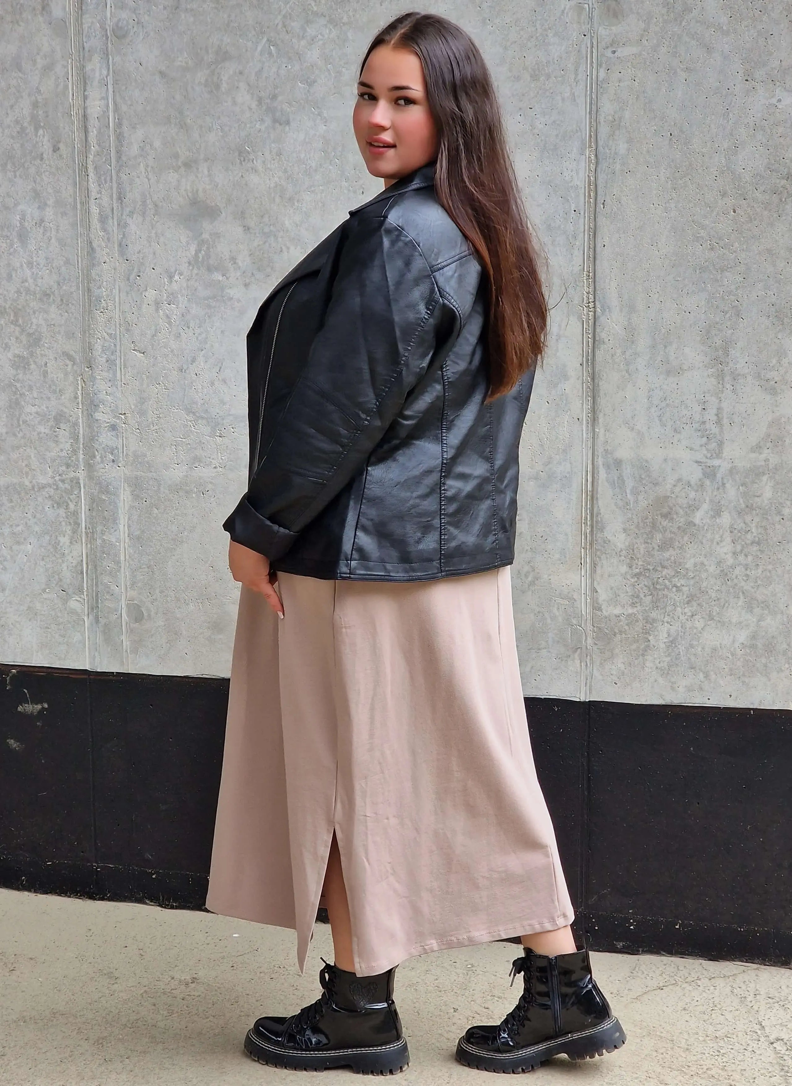 Spódnica midi plus size z kieszeniami – stylowa, wygodna i kobieca Stylowa XL