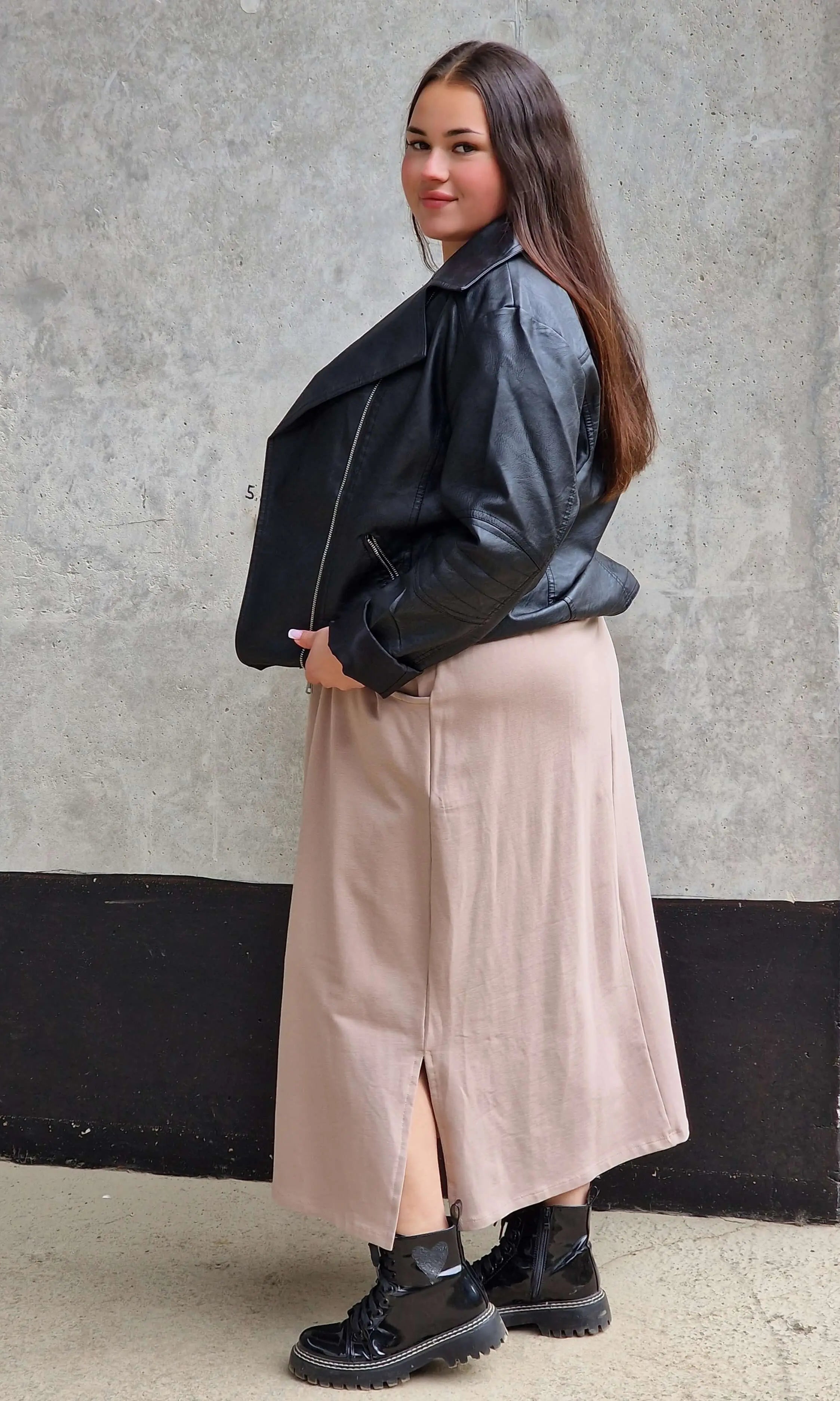 Spódnica midi plus size z kieszeniami – stylowa, wygodna i kobieca Stylowa XL