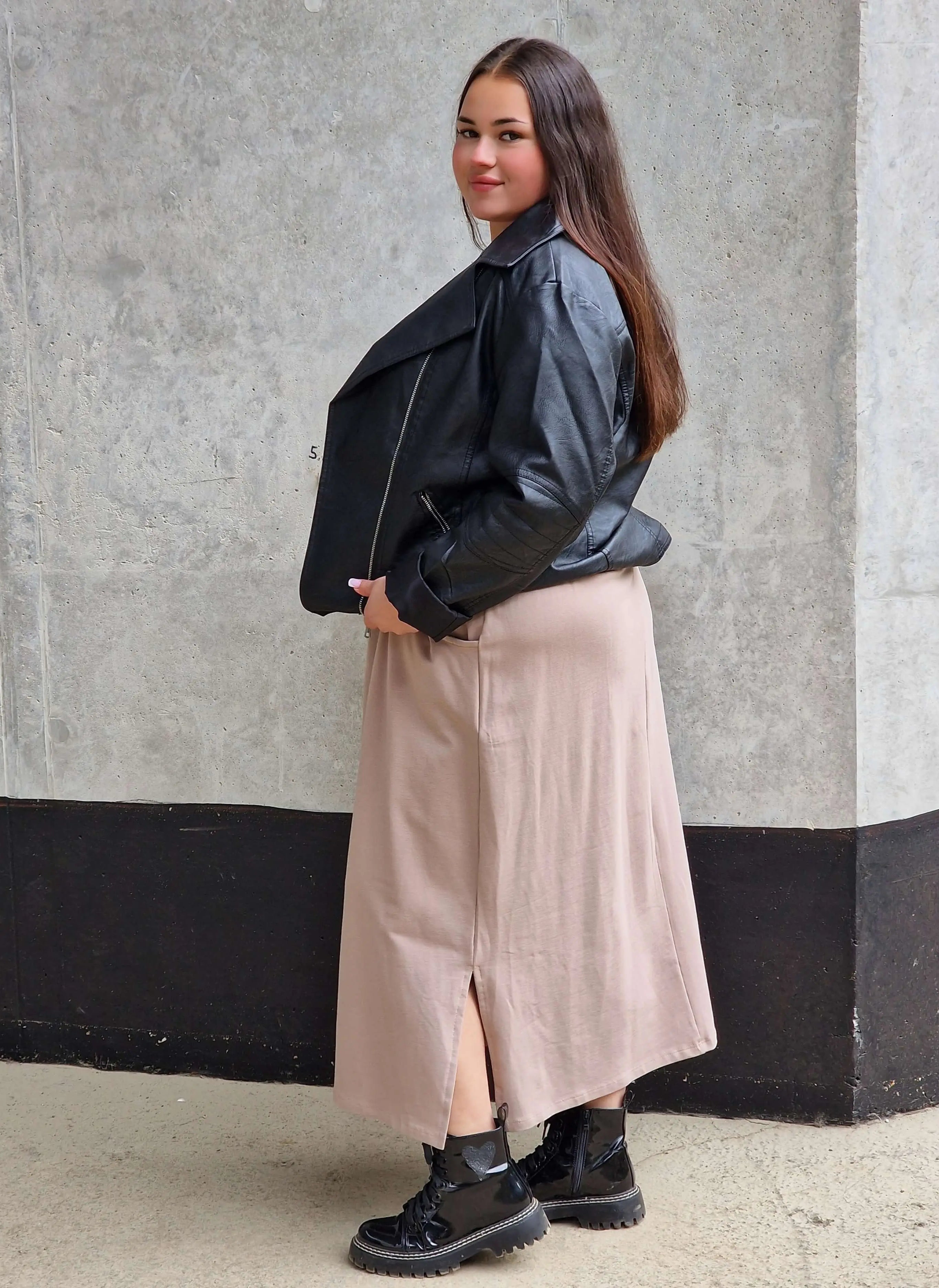 Spódnica midi plus size z kieszeniami – stylowa, wygodna i kobieca Stylowa XL