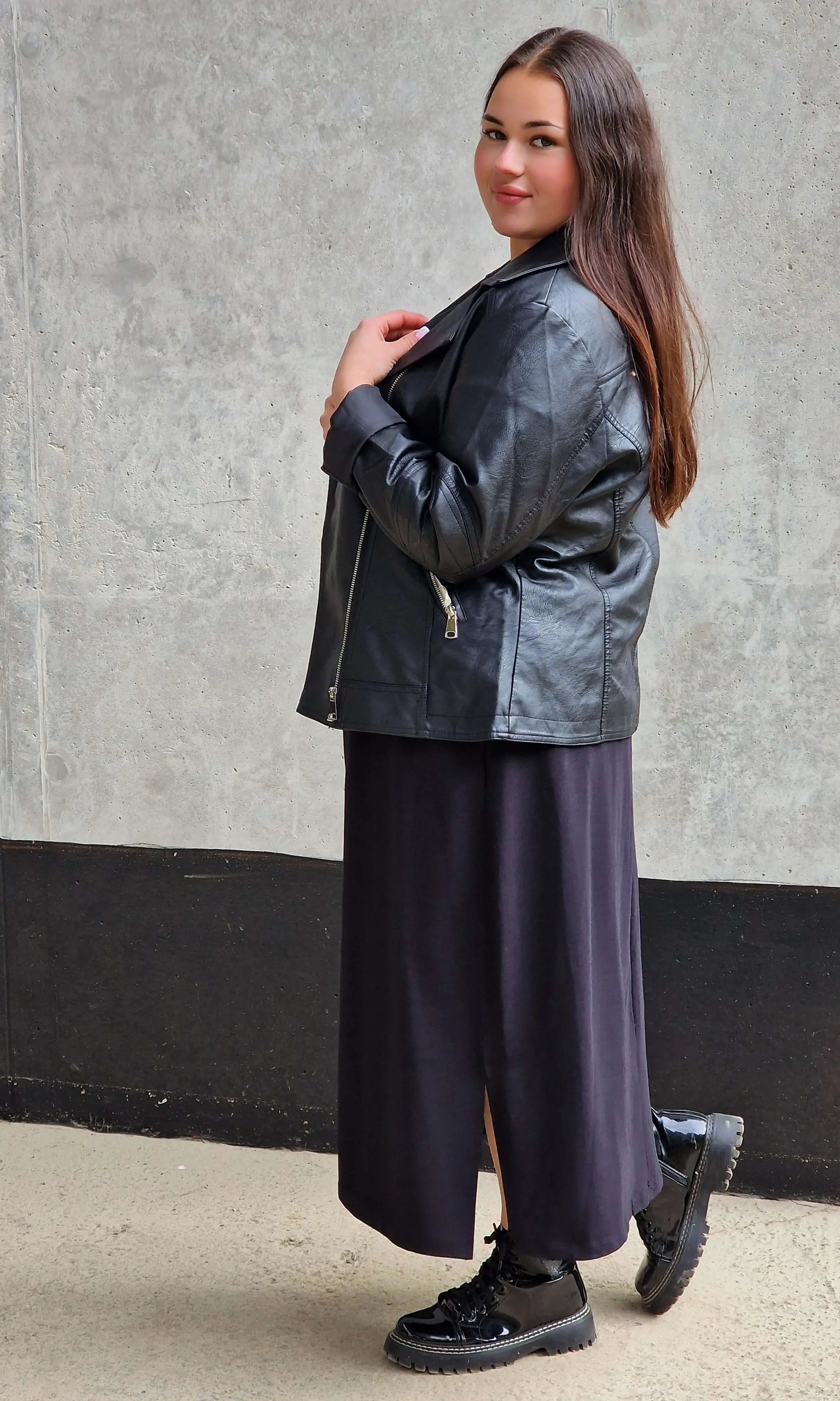 Spódnica midi plus size z kieszeniami – stylowa, wygodna i kobieca Stylowa XL