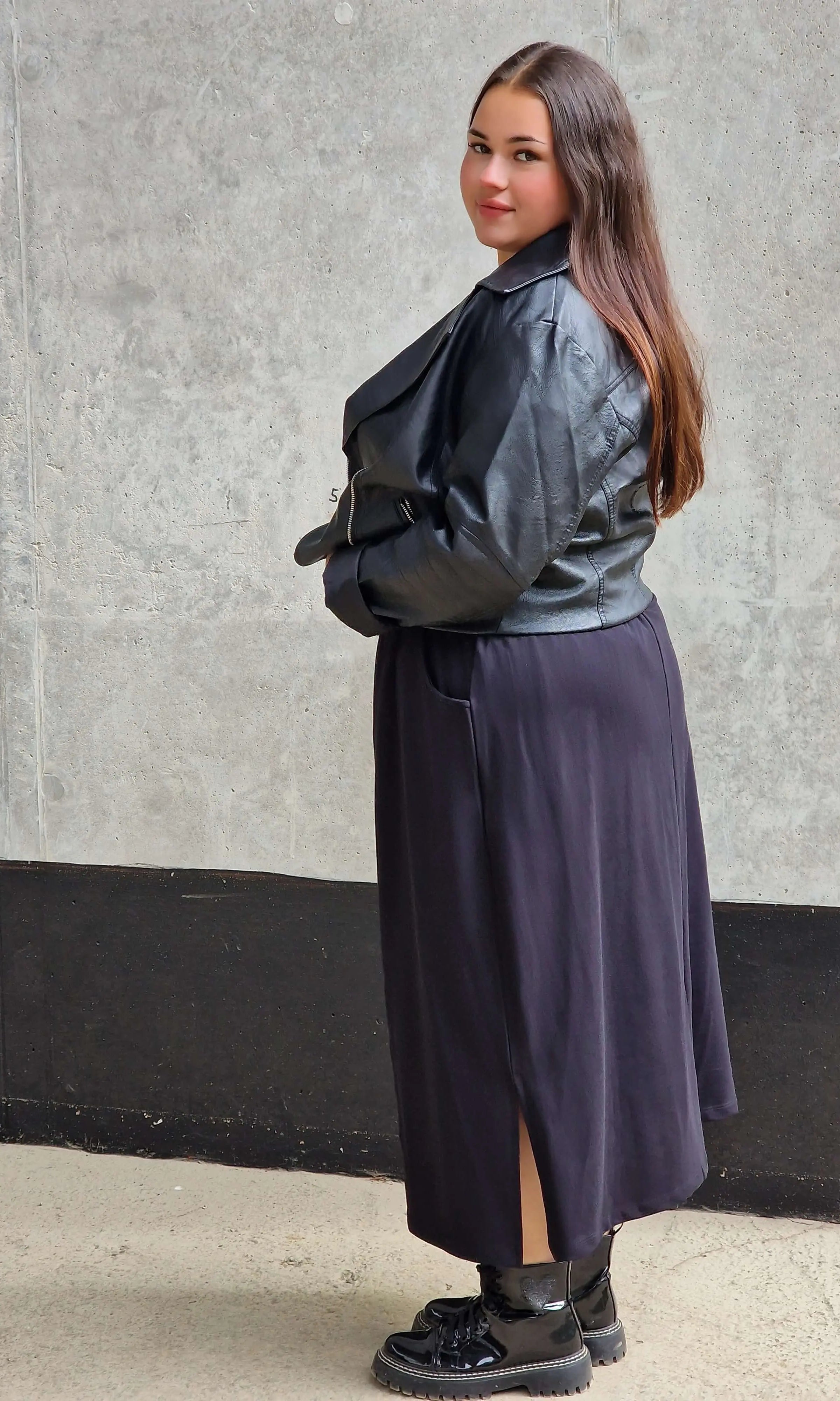 Spódnica midi plus size z kieszeniami – stylowa, wygodna i kobieca Stylowa XL