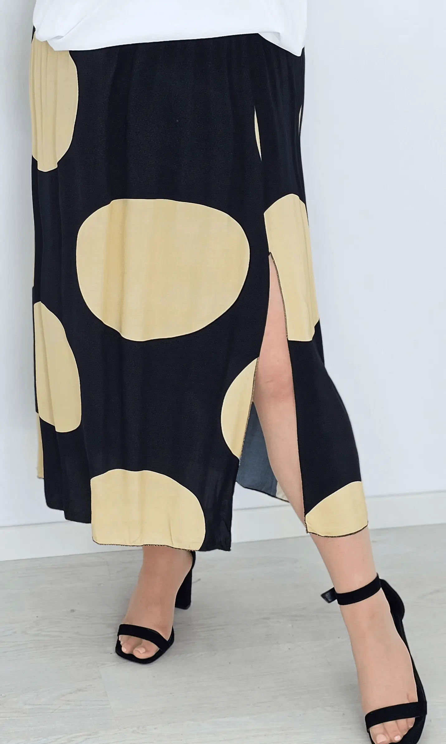 Spódnica wiskozowa - beżowe grochy Stylowa XL